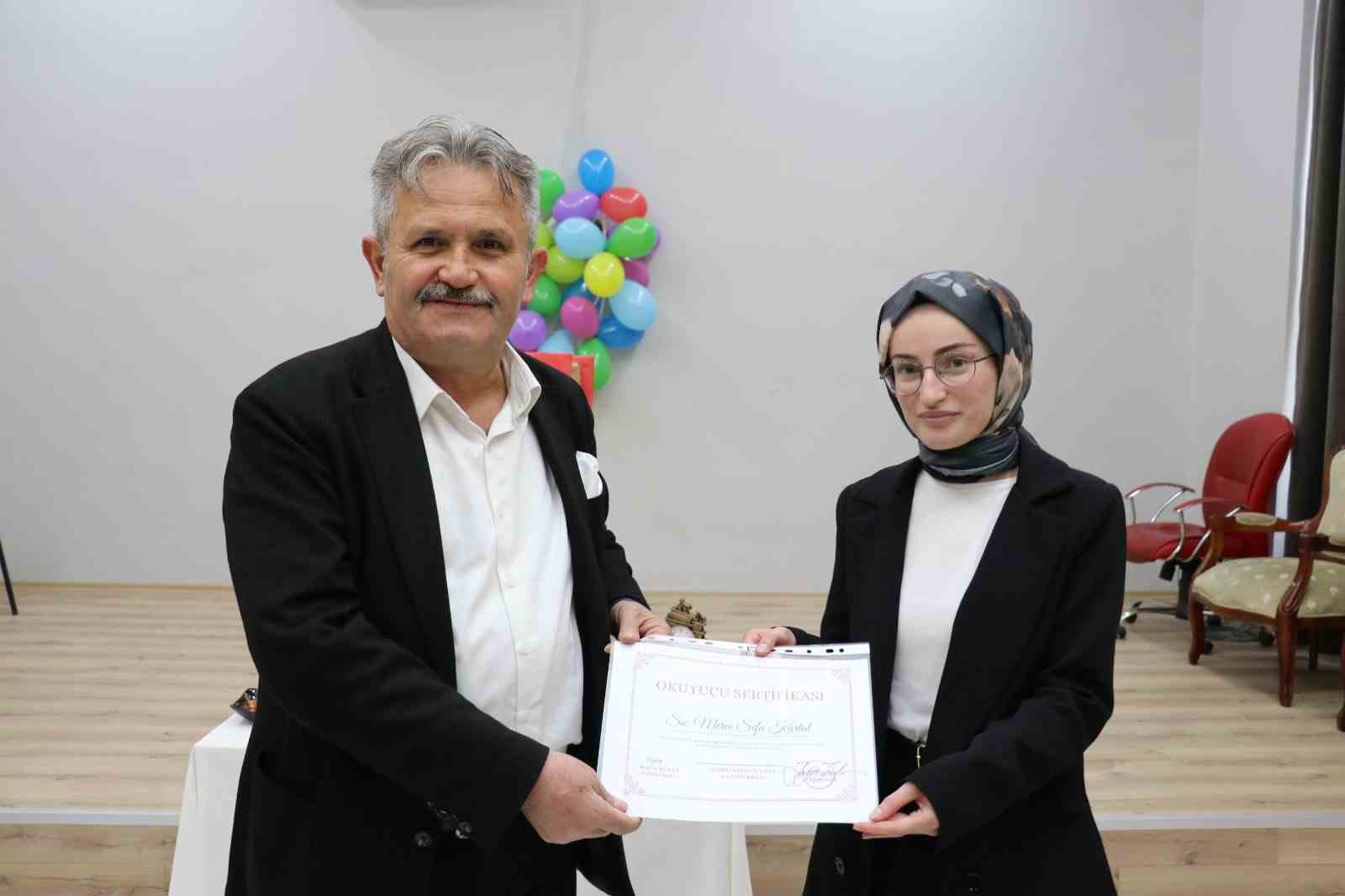 Kaymakam ve Başkan &ccedil;ocuklarla kitap okudu
