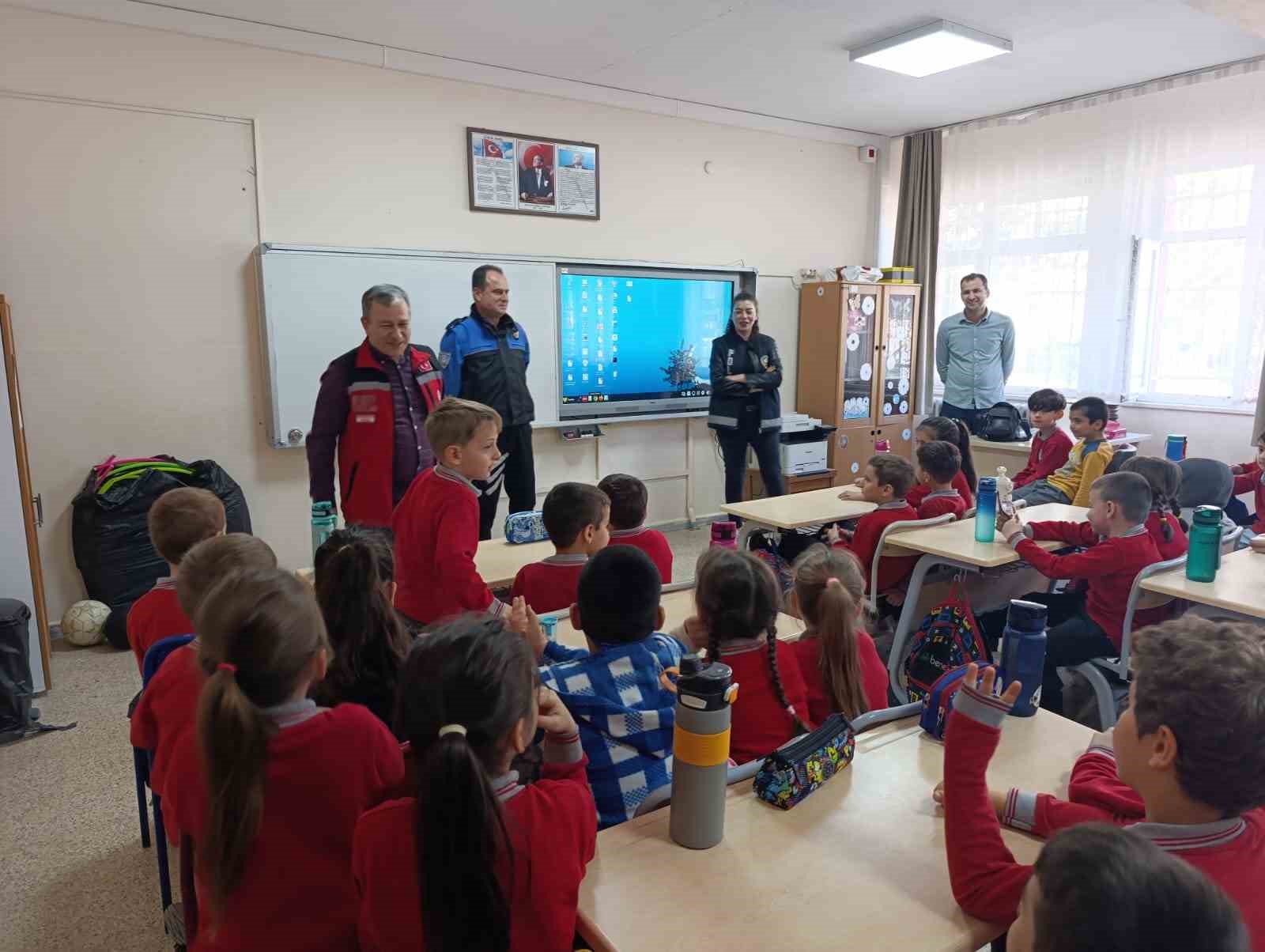 Kırklareli&rsquo;nde "Mahremiyet, Akran Zorbalığı ve G&uuml;venli İnternet" eğitimleri
