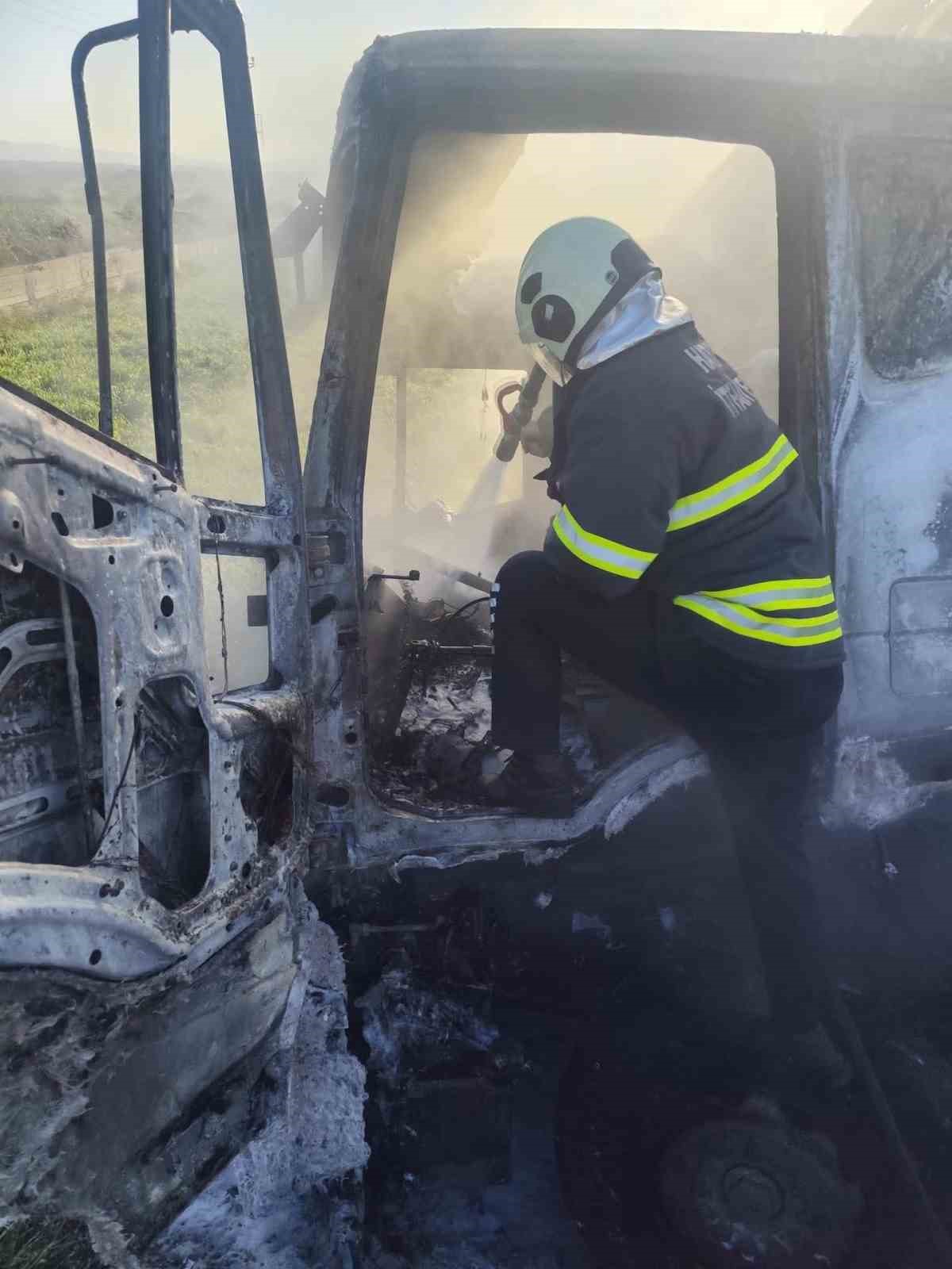 Kırıkhan&rsquo;da kamyon yangını
