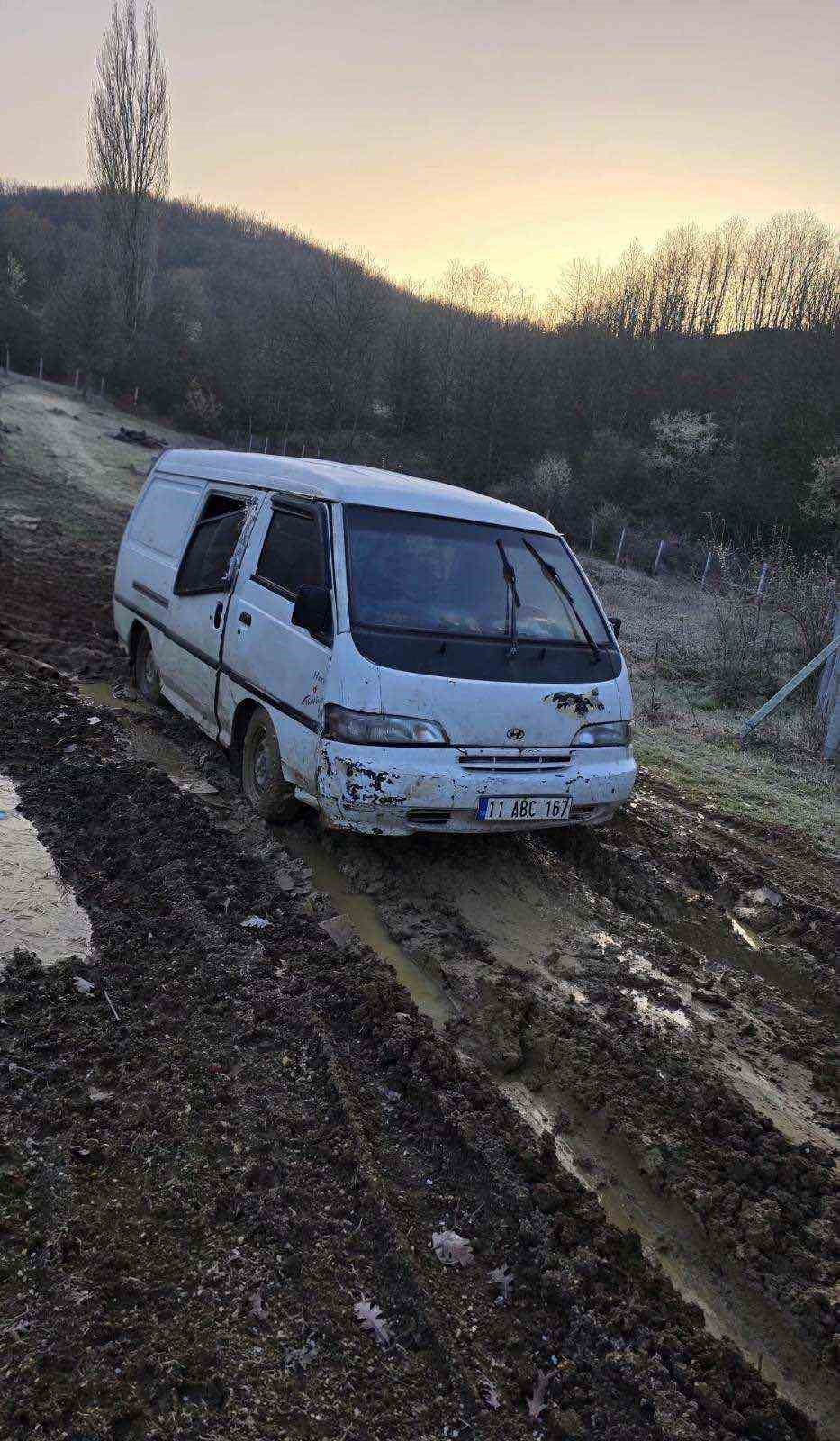 Durdurulan ara&ccedil;ta ka&ccedil;ak kesildiği belirlenen 4 ster odun ele ge&ccedil;irildi
