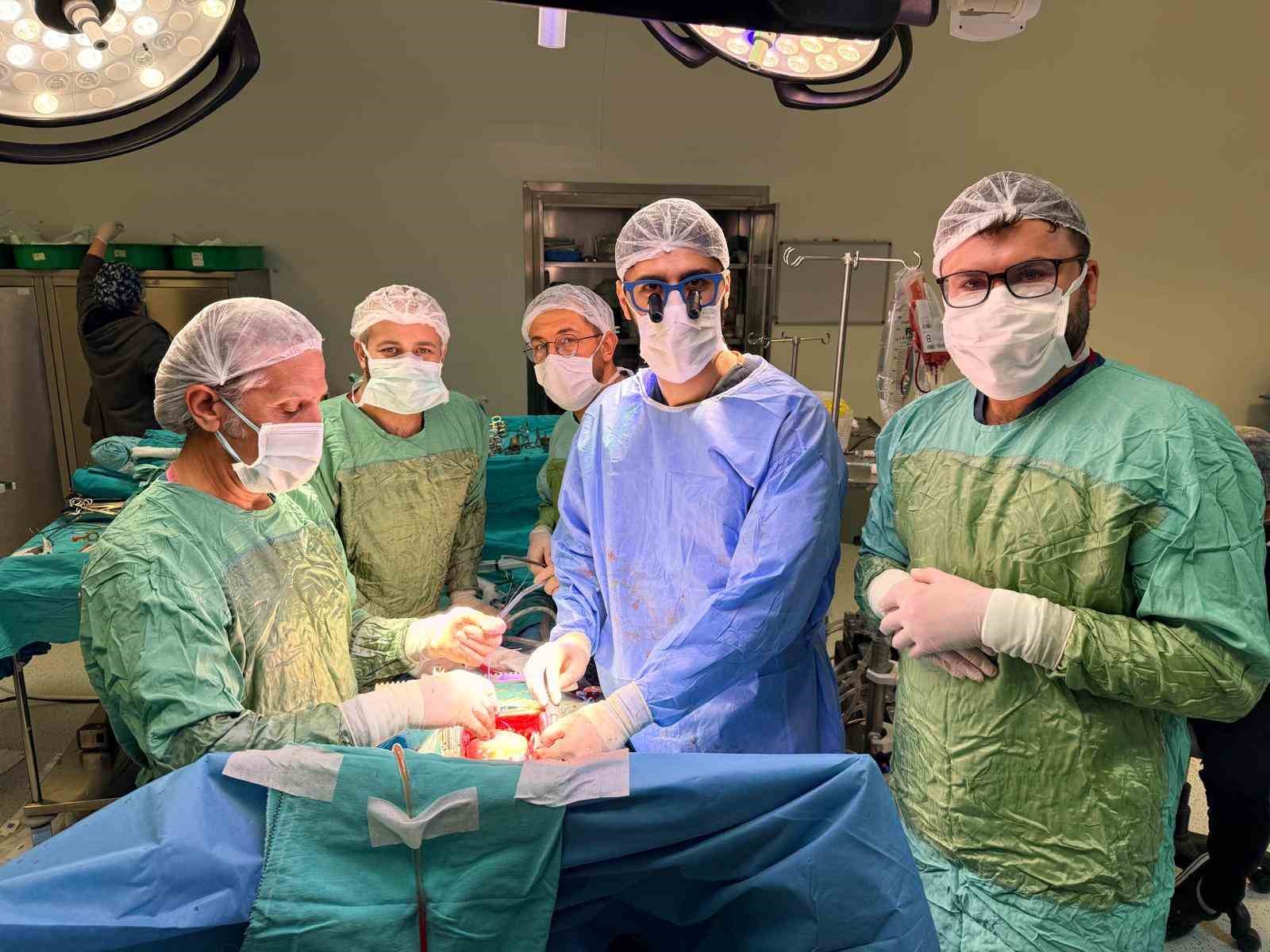 Van’da 25 dakika kalbi duran hasta bypass ameliyatıyla kurtarıldı