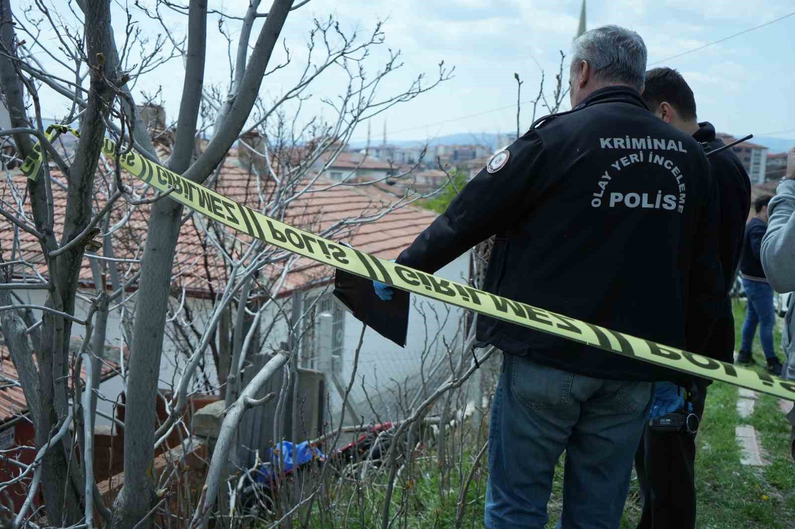 Kasksız motosiklet kullandı, kazada can verdi
