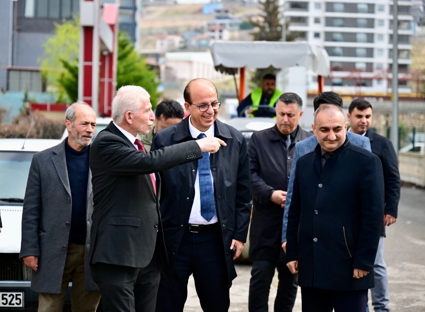 Başkan Ge&ccedil;it, Tecde Mahallesi&rsquo;ndeki yol yenileme &ccedil;alışmalarını inceledi
