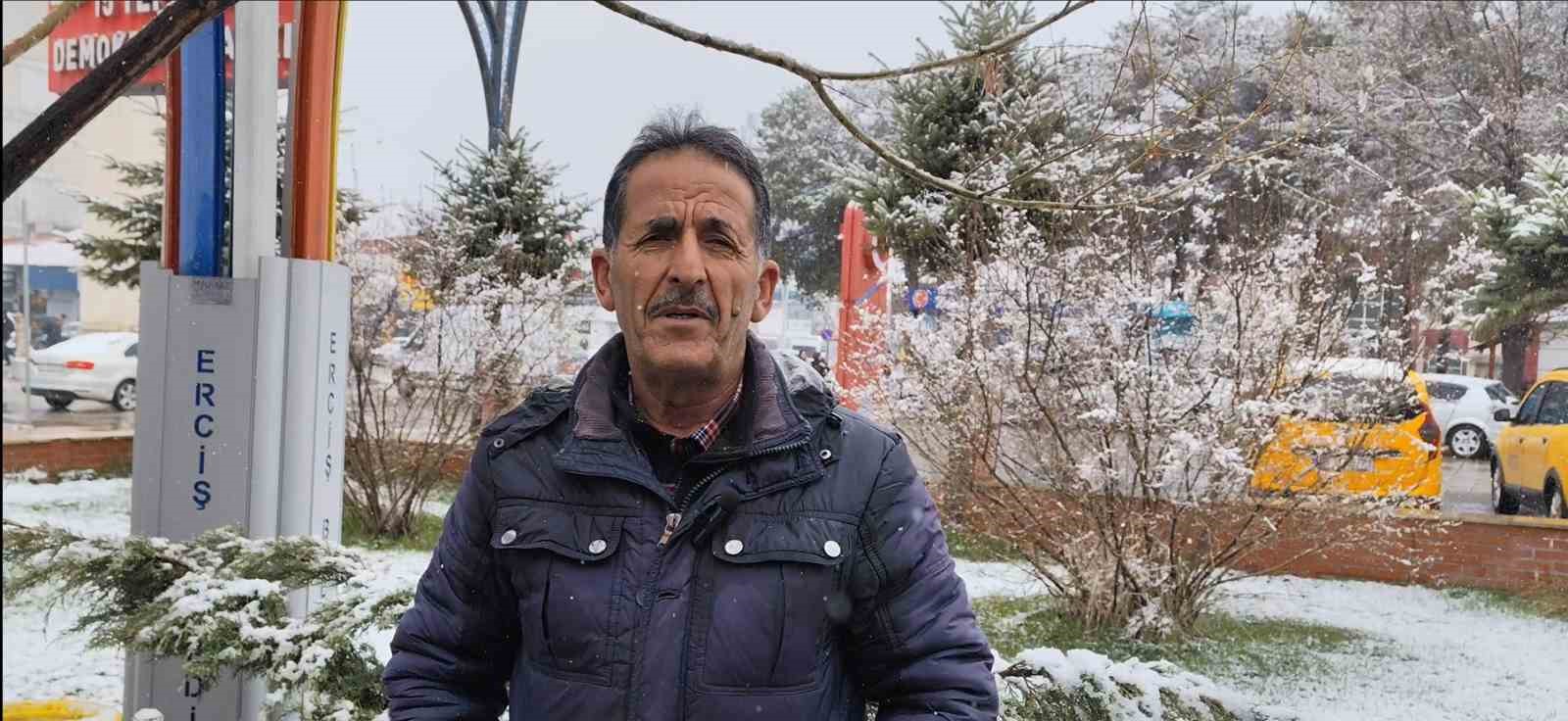 Van&rsquo;da nisan ayında her yer beyaza b&uuml;r&uuml;nd&uuml;
