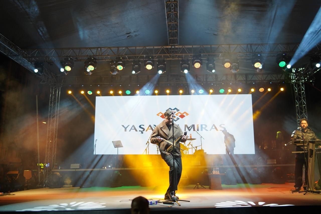 Bilecik Cumhuriyet Meydanı&rsquo;nda Ekin Uzunlar konseri
