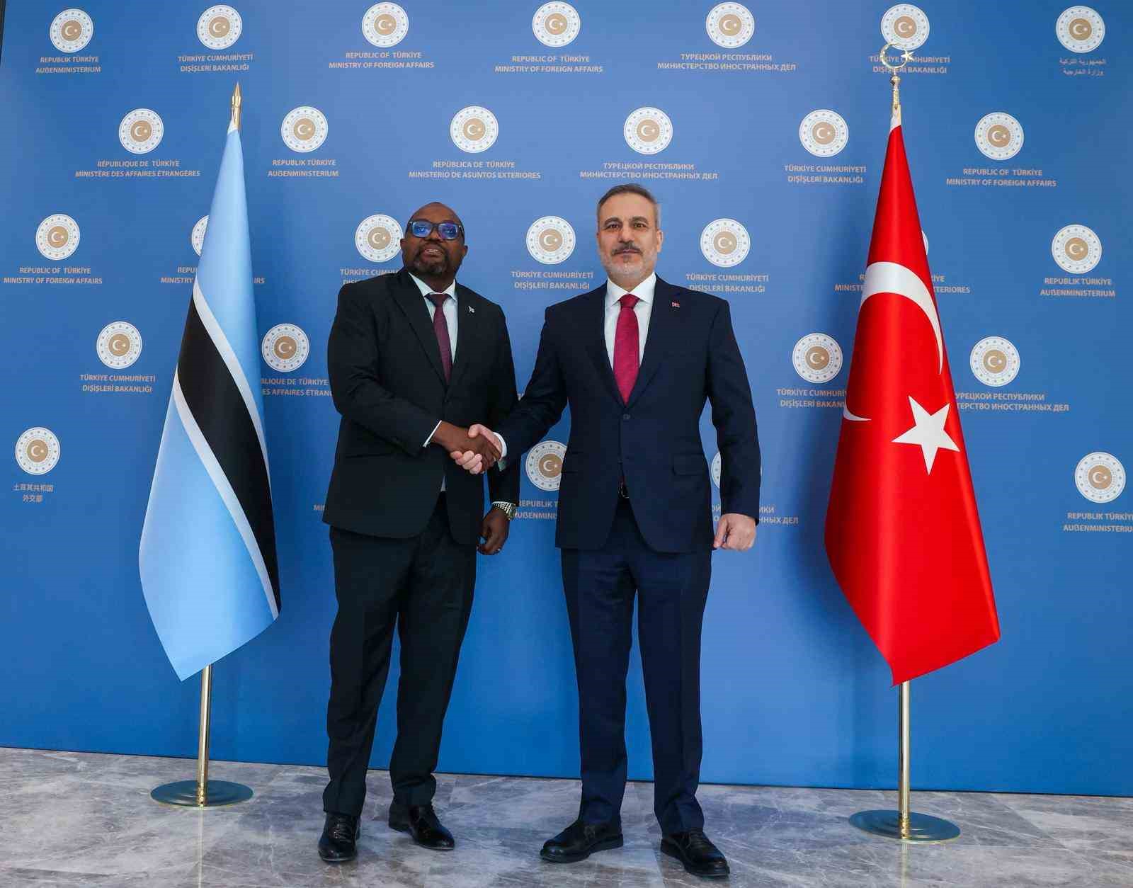 Bakan Fidan, Botsvana Uluslararası İlişkiler Bakanı Butale ile g&ouml;r&uuml;şt&uuml;
