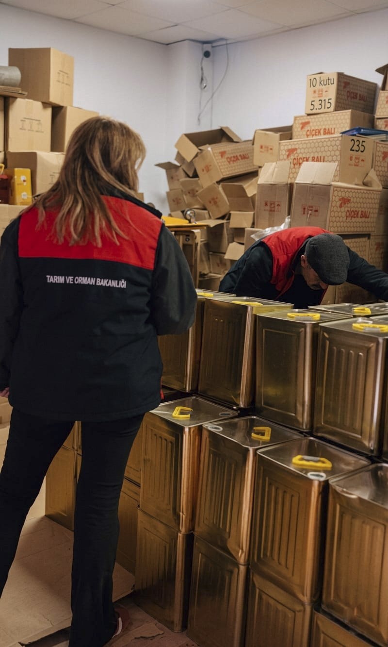 Denizli’de düzenlenen sahte bal operasyonunda 4 tonun üzerinde ürün ele geçirildi
