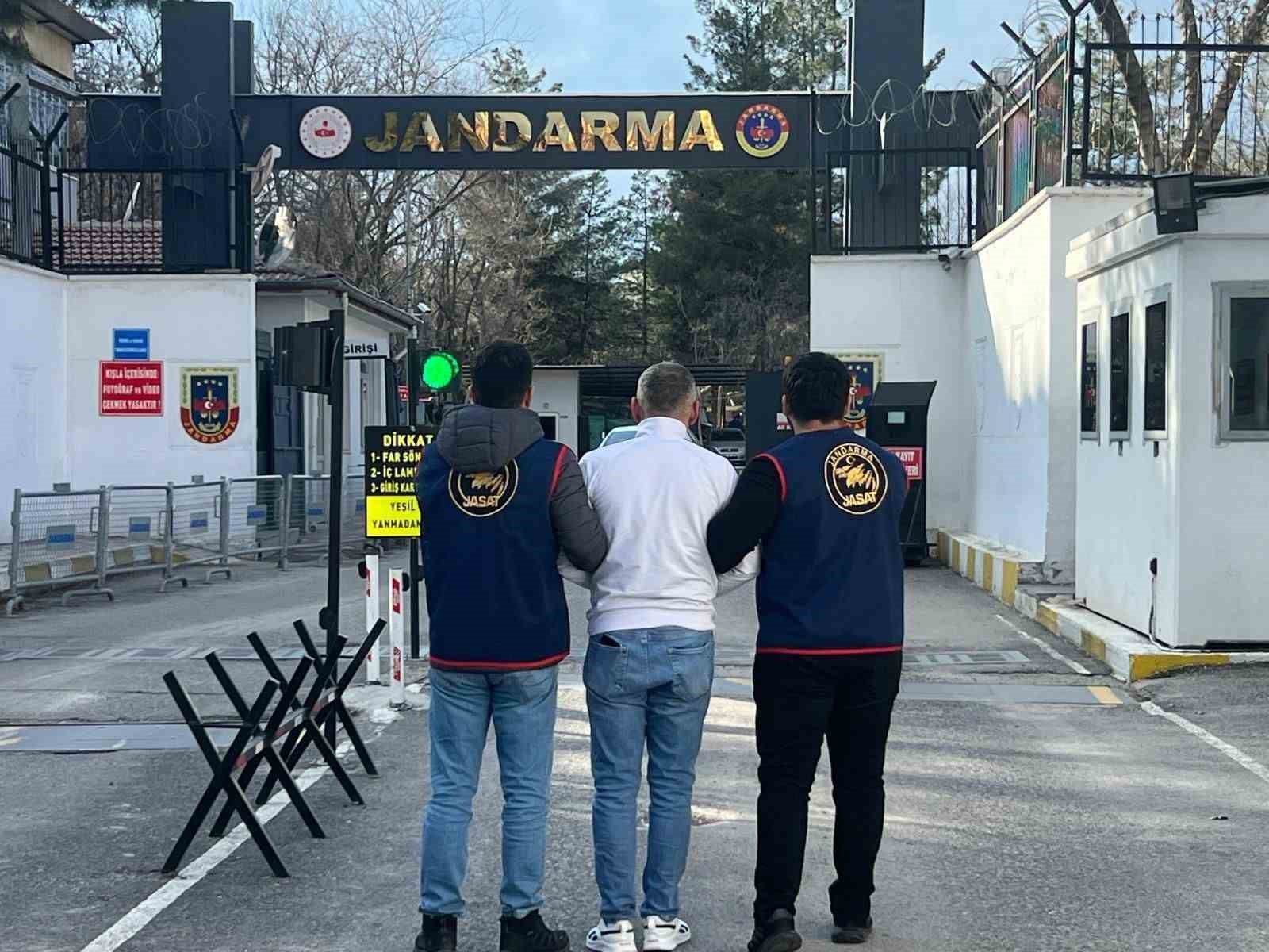 Diyarbakır&rsquo;da haklarında kesinleşmiş hapis cezası bulunan 153 kişi yakalandı
