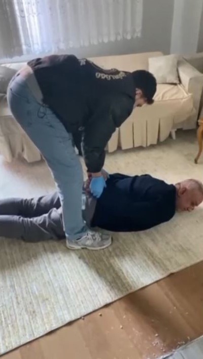 Zeytinburnu&rsquo;nda eski eşini ve kızını &ouml;ld&uuml;ren zanlı tutuklandı
