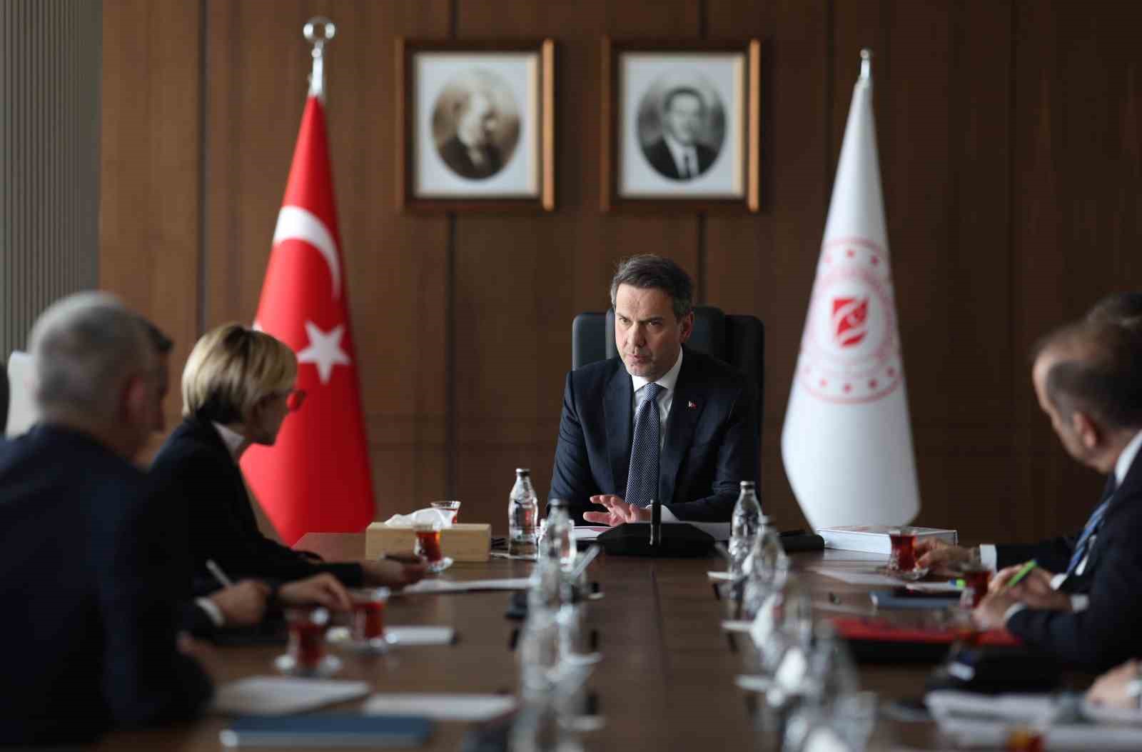 Bakan Bayraktar: "&Uuml;lkemizin enerjideki tam bağımsızlık y&uuml;r&uuml;y&uuml;ş&uuml;ne g&uuml;&ccedil; katmaya devam edeceğiz"
