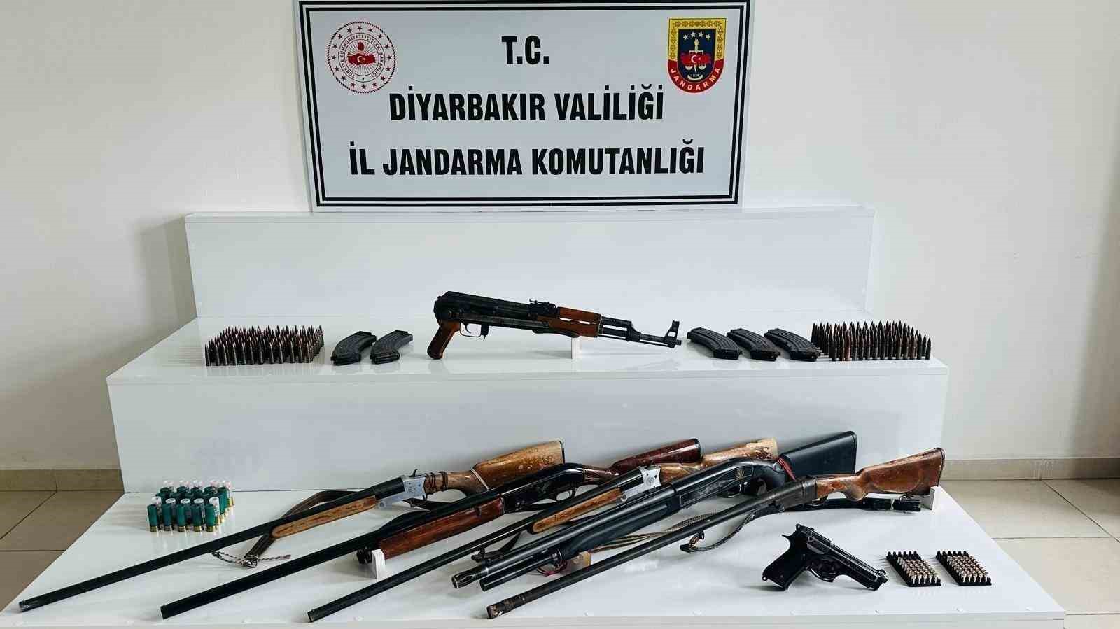 Diyarbakır&rsquo;da 73 adet silah ele ge&ccedil;irildi
