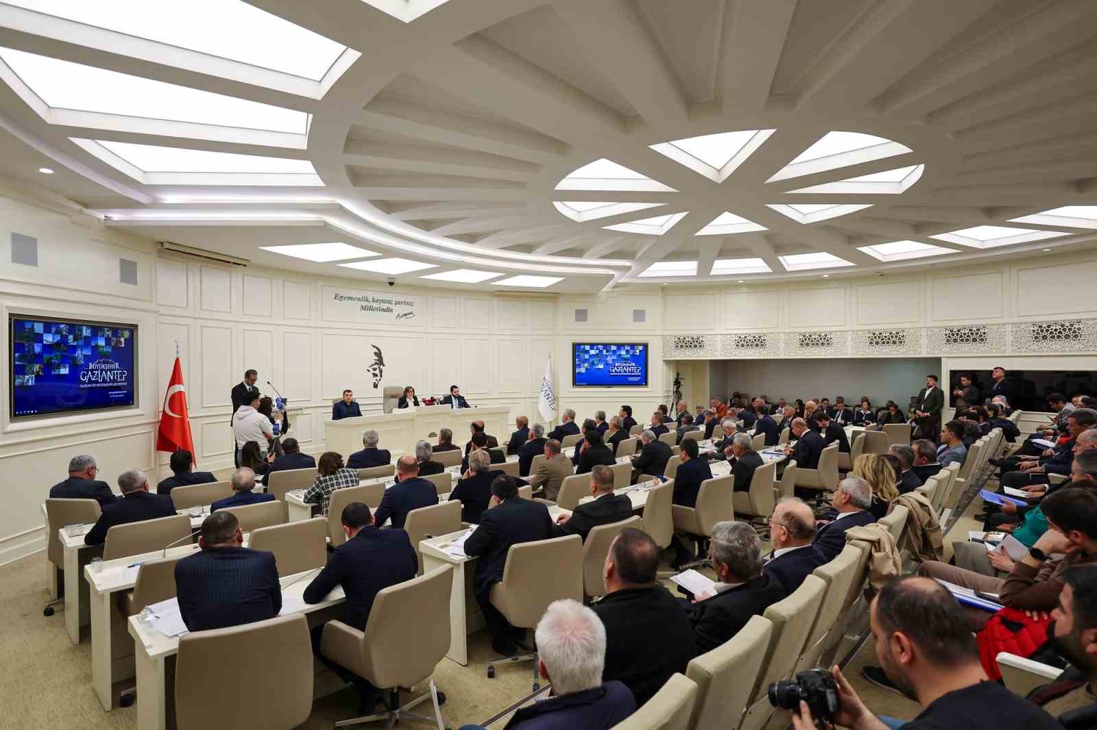 B&uuml;y&uuml;kşehir Meclisi&rsquo;nde Bakan Tekin&rsquo;e paye, &ccedil;ift&ccedil;iye destek
