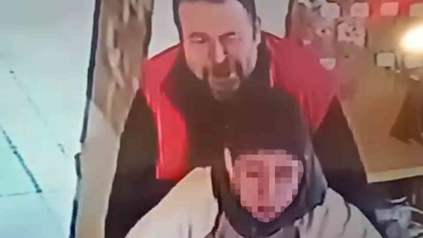 Nefes borusuna yiyecek ka&ccedil;an &ouml;ğrenciyi market sahibi Heimlich manevrasıyla kurtardı
