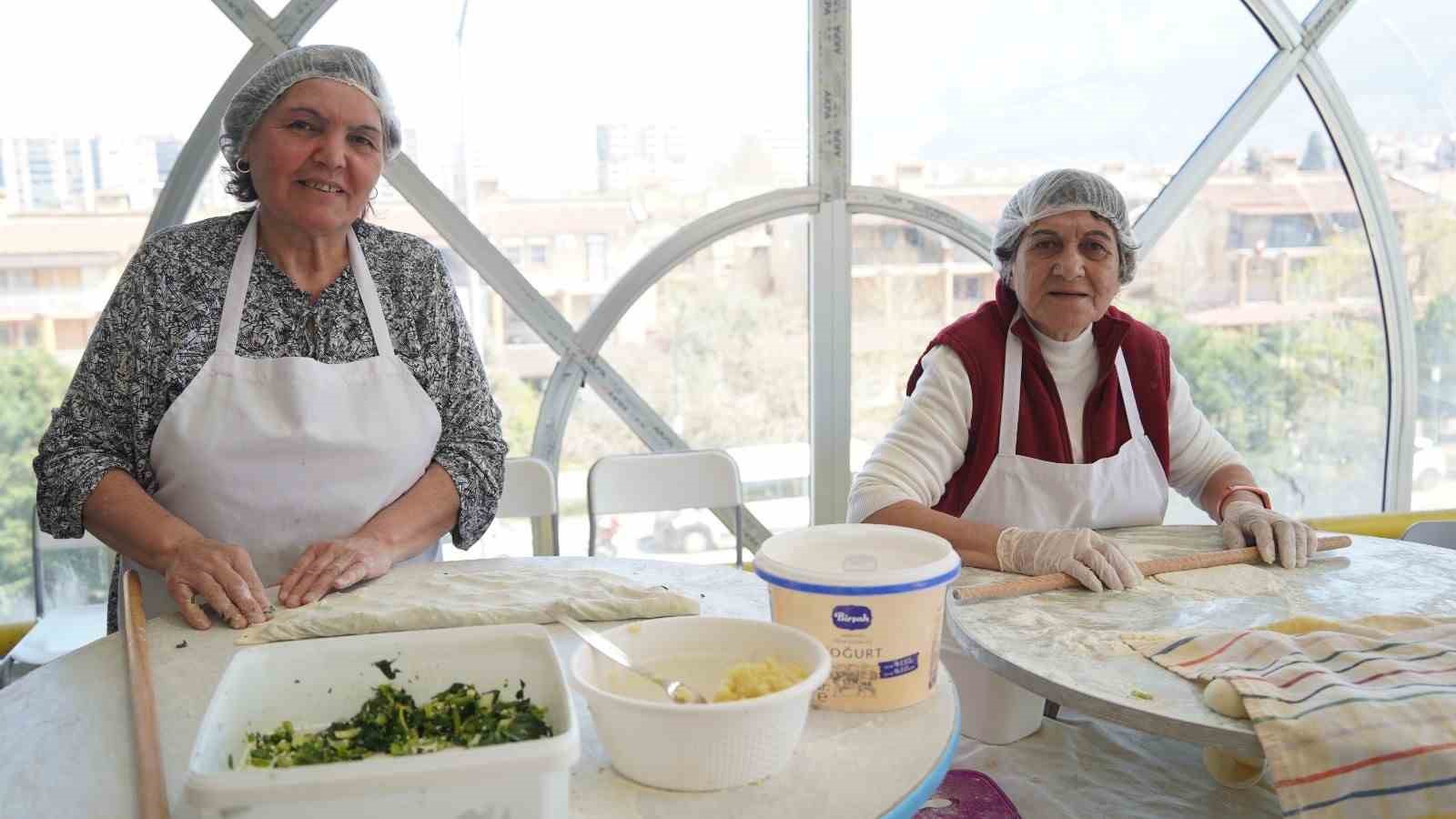Kadınlar &uuml;retip aile b&uuml;t&ccedil;elerine katkı sağlıyor
