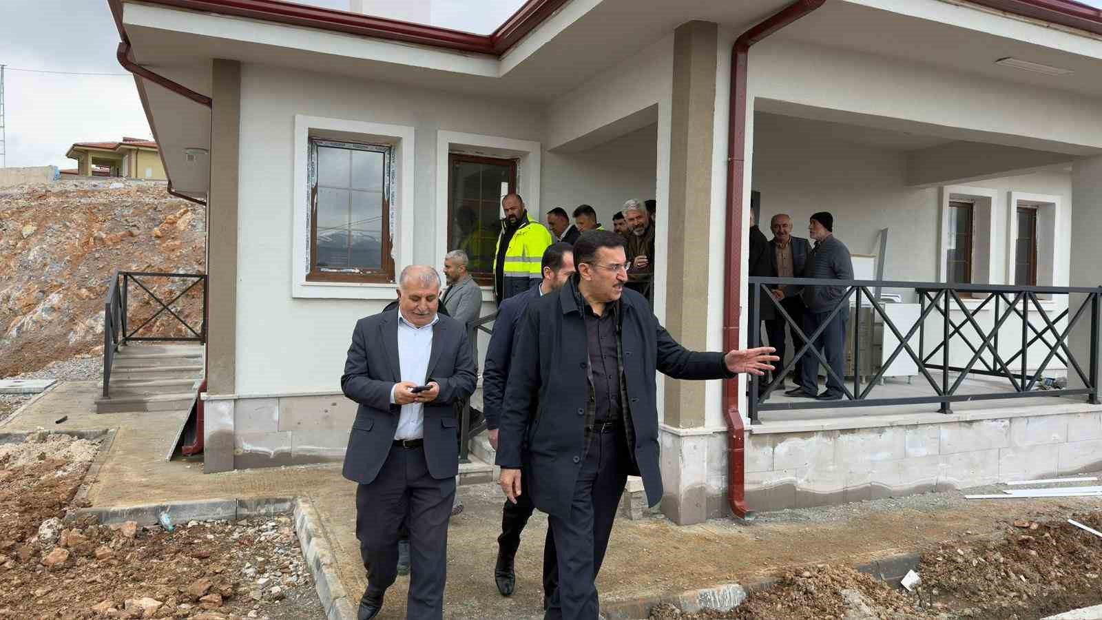Milletvekili Bülent Tüfenkci deprem konutlarını inceledi