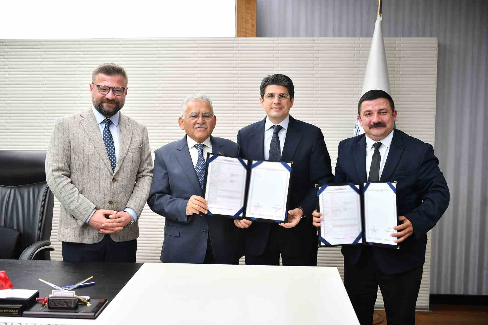 Başkan B&uuml;y&uuml;kkılı&ccedil;, Erciyes&rsquo;te T&uuml;rkiye&rsquo;nin en uzun ve en iddialı dağ kızağı tesisi i&ccedil;in imzayı attı
