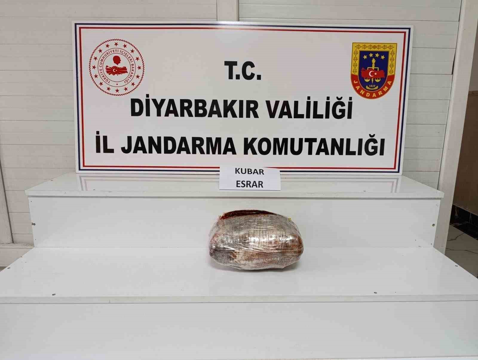 Diyarbakır’da 14 buçuk kilo uyuşturucu ele geçirildi
