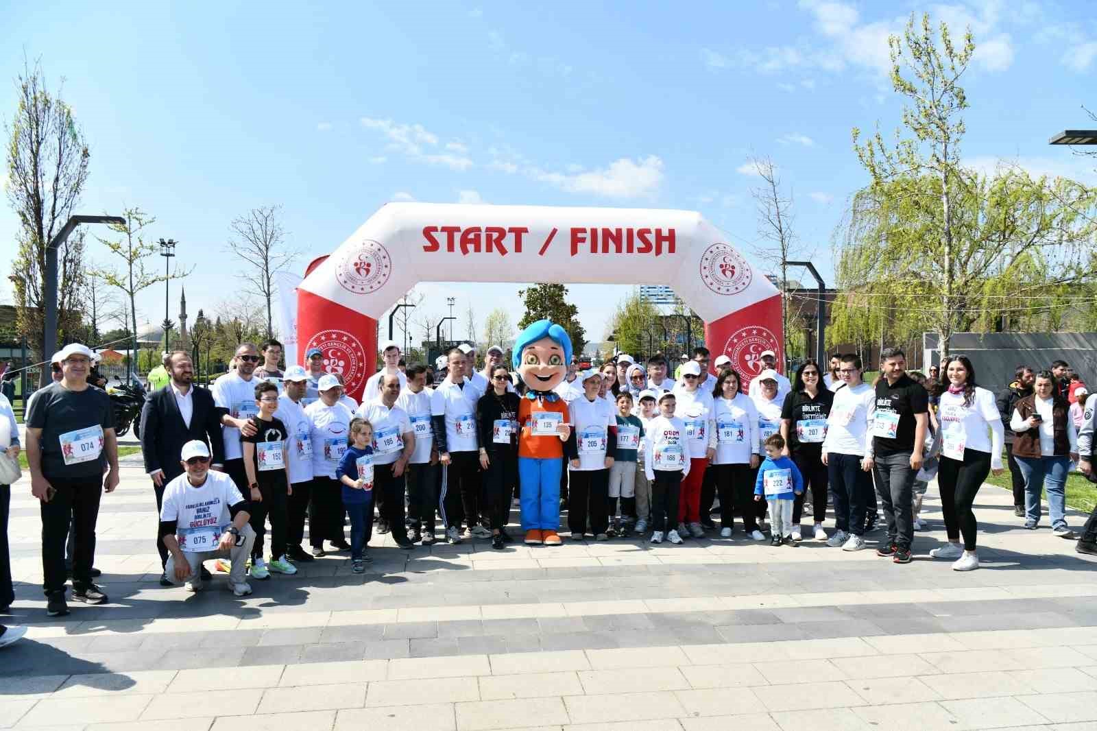 Balıkesir’de adımlar otizm farkındalığı için atıldı