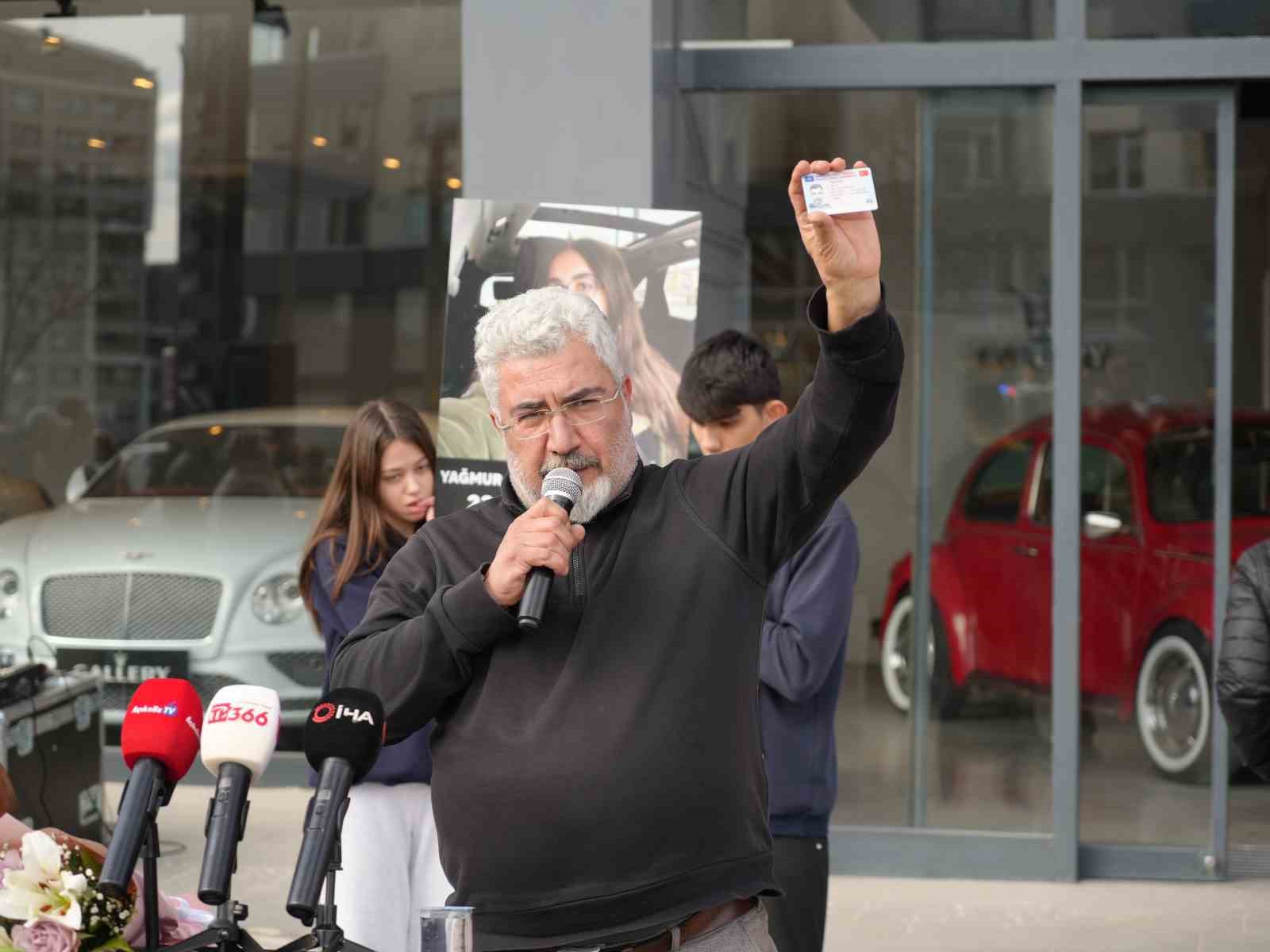 Trafik kazasında &ouml;len 16 yaşındaki Yağmur&rsquo;un acılı ailesinden bilirkişi raporuna tepki
