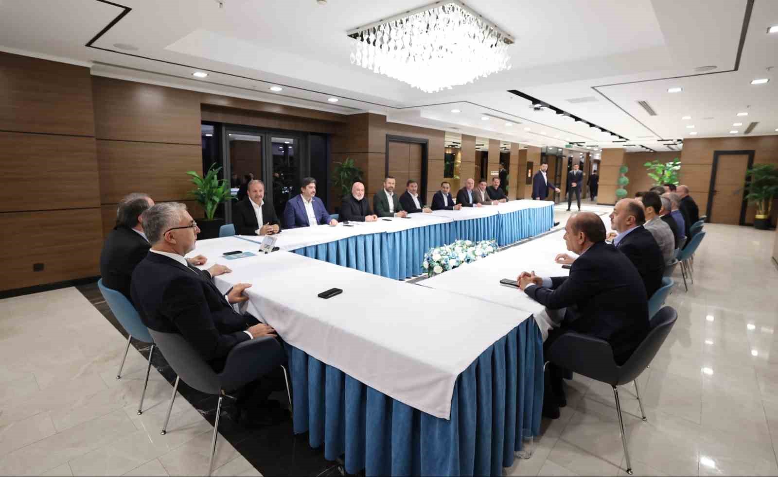 Bakan Işıkhan, Memur-Sen&rsquo;i ziyaret etti
