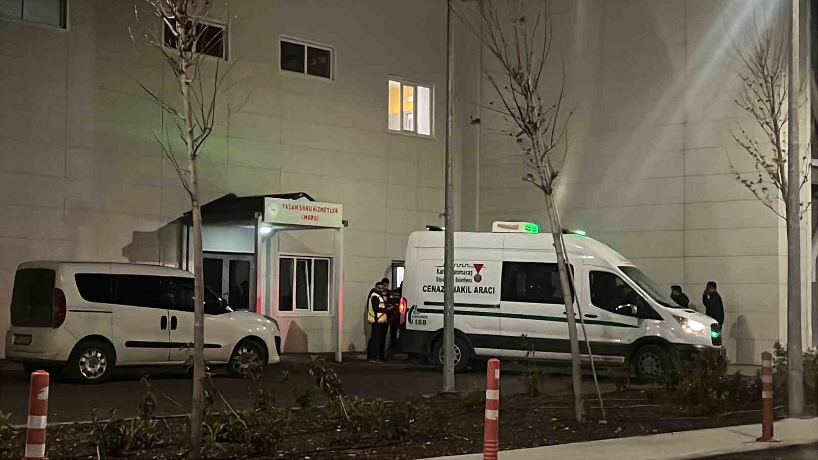 Tartıştığını eşini başından silahla vurup öldürdü