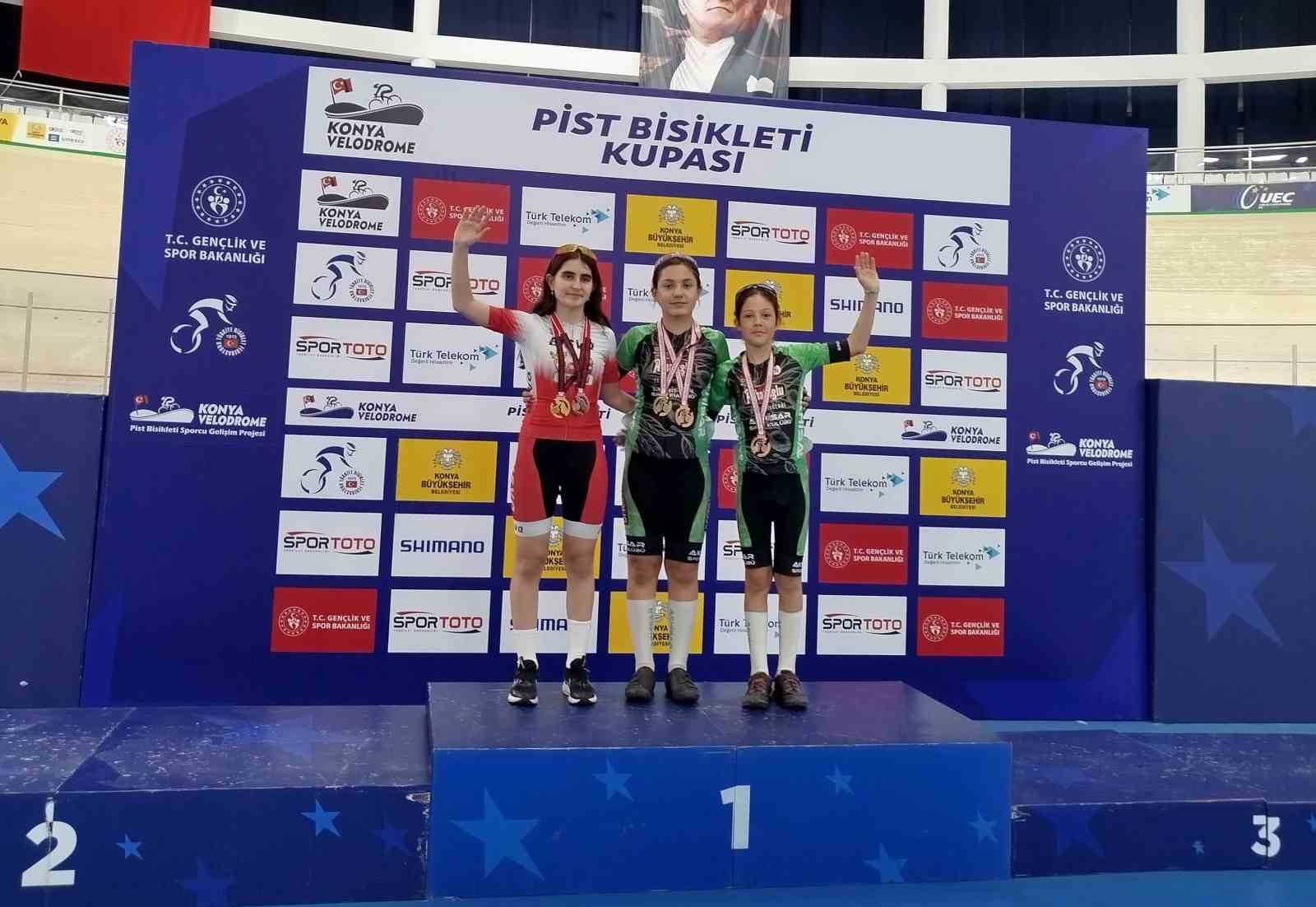 Akhisarlı pedallar Konya&rsquo;da 3 g&uuml;nde 5 madalya kazandı
