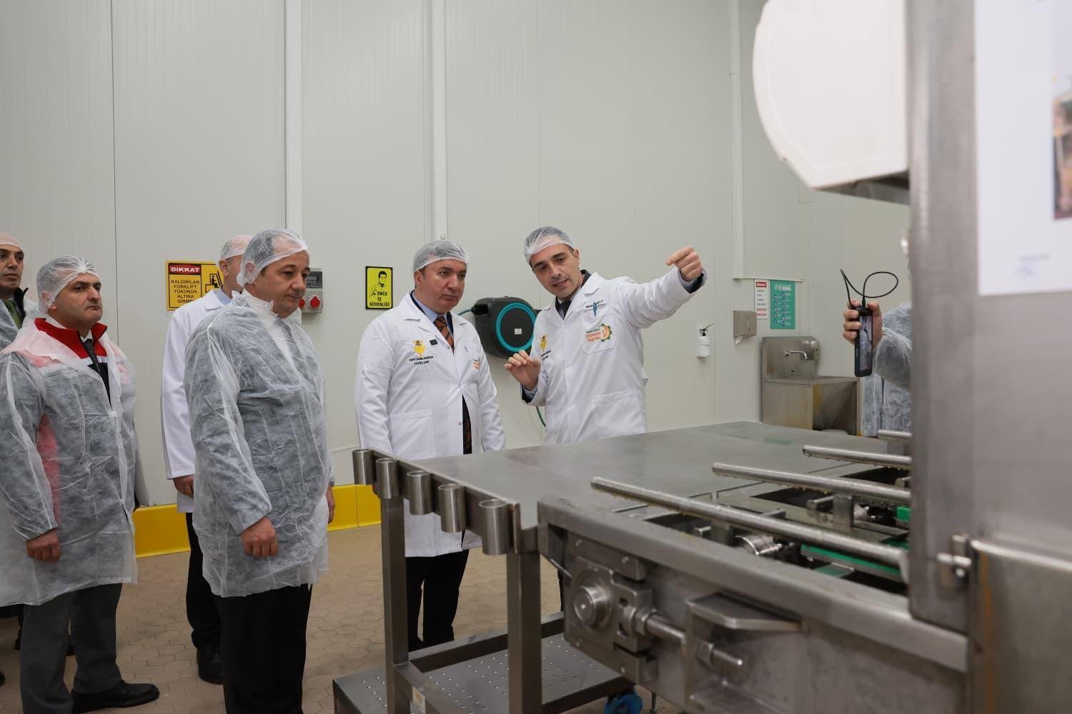 Türkiye’nin dört bir yanından gelen ballar Erzincan’da işleniyor