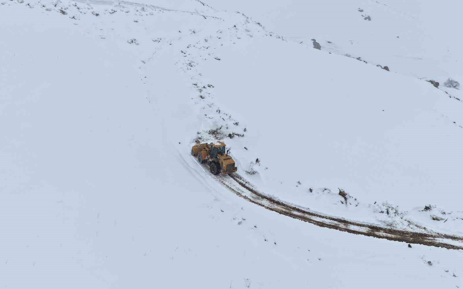 Nisanda karla m&uuml;cadele &ccedil;alışması
