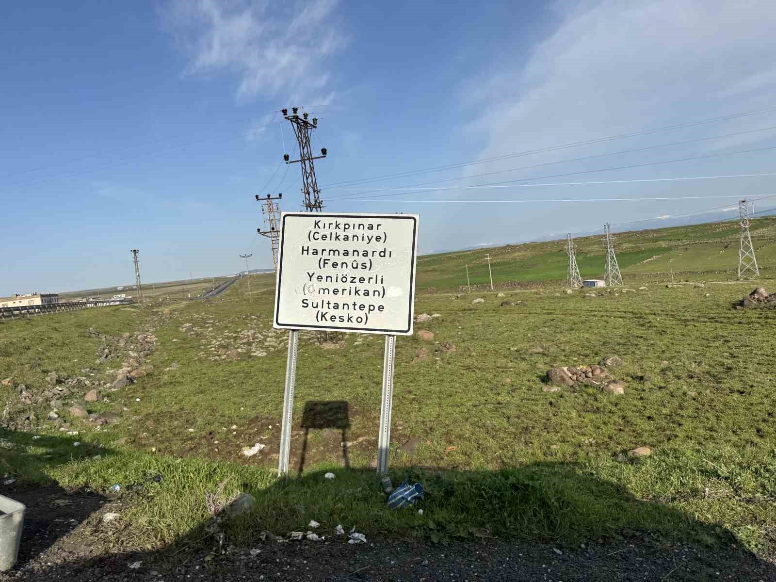 Yağışların ardından yollar köstebek yuvasına döndü