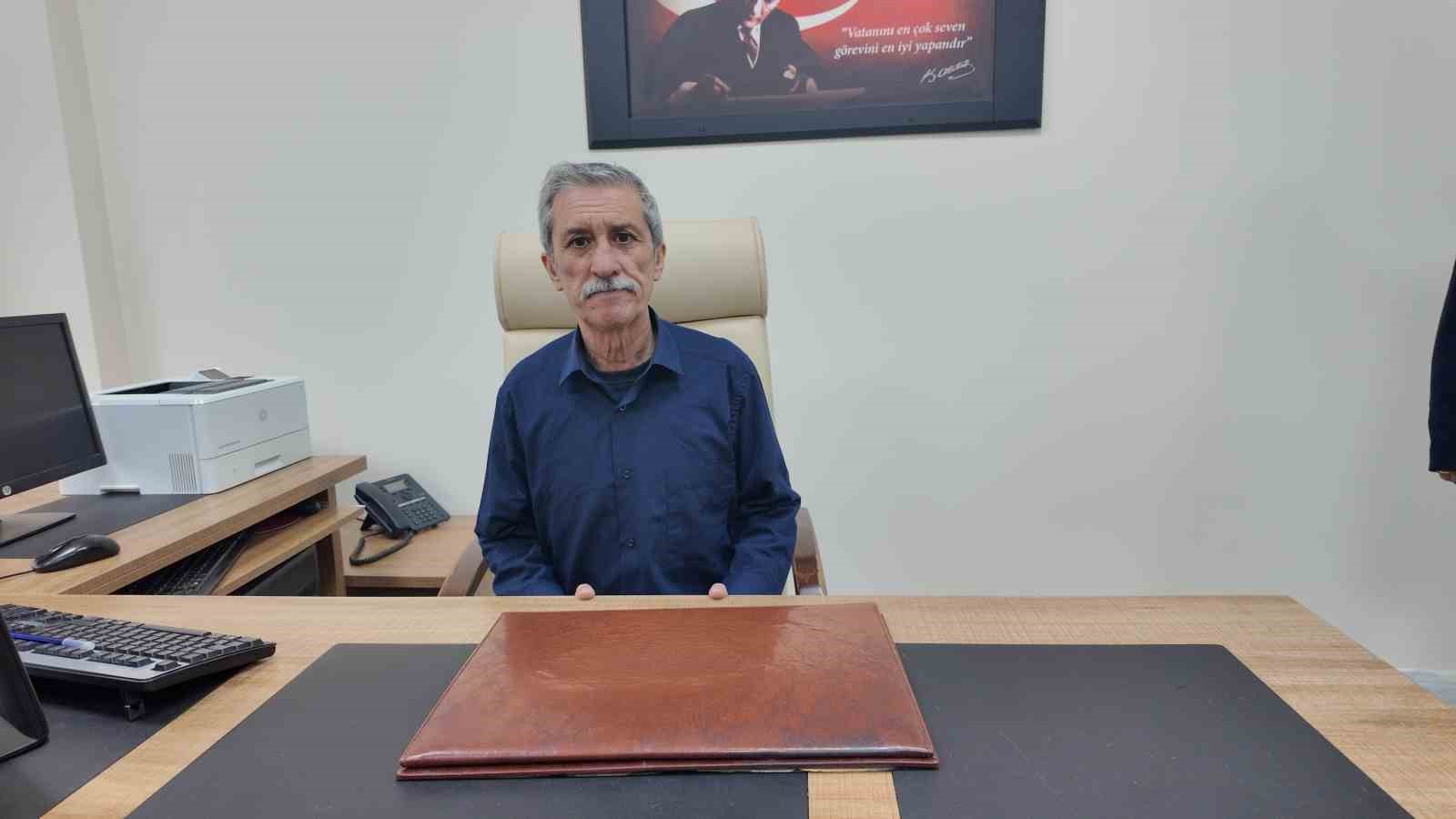 Gediz’de 26 yıldır nüfus müdürlüğü yapan Naci Özdemir emekli oldu