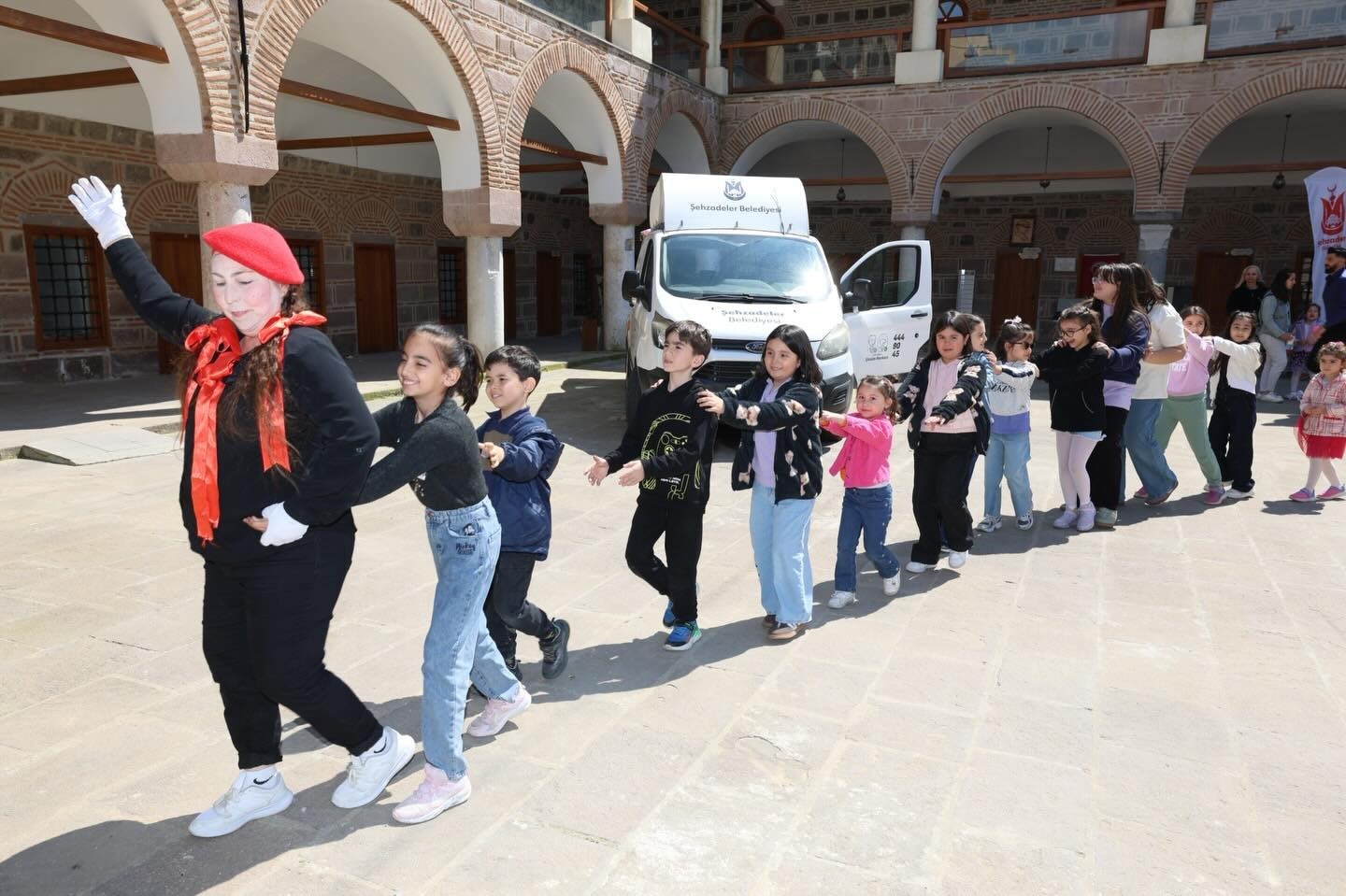 Şehzadeler’de çocuklar rengarenk bir gün geçirdi