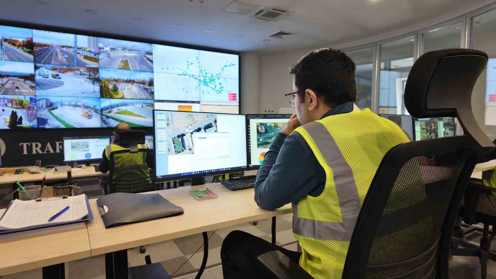 B&uuml;y&uuml;kşehirden trafiğin kalbi &lsquo;Kartal&rsquo;da akıllı sistemlerle 7/24 kesintisiz y&ouml;netim
