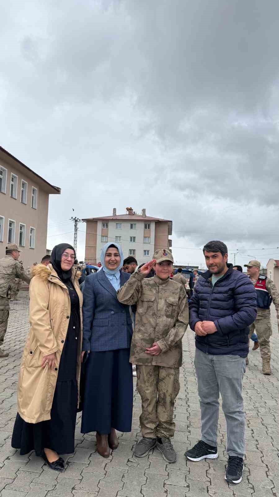 Ağrı’da özel bireyler askeri üniforma giyerek temsili askerlik yaptı