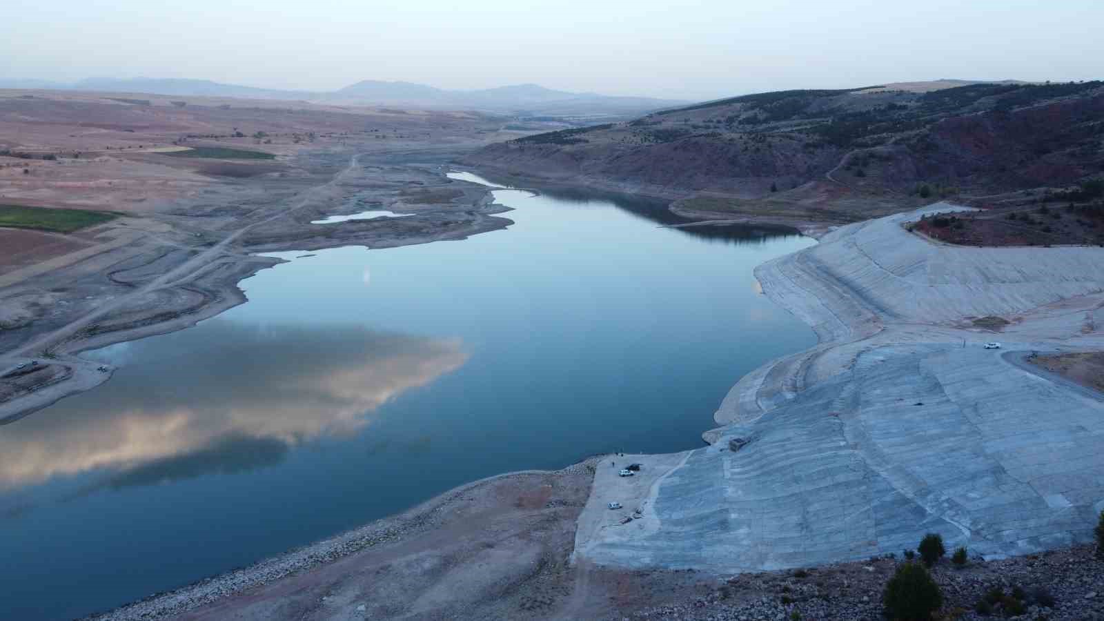 Uzunlu Barajı’nda su seviyesindeki değişim dronla görüntülendi