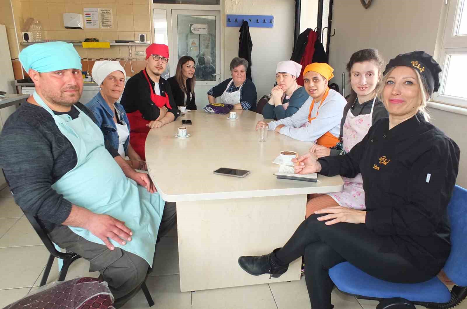 Balıkesir’de özel gençler mutfağa girdi pide ve pizza yaptı