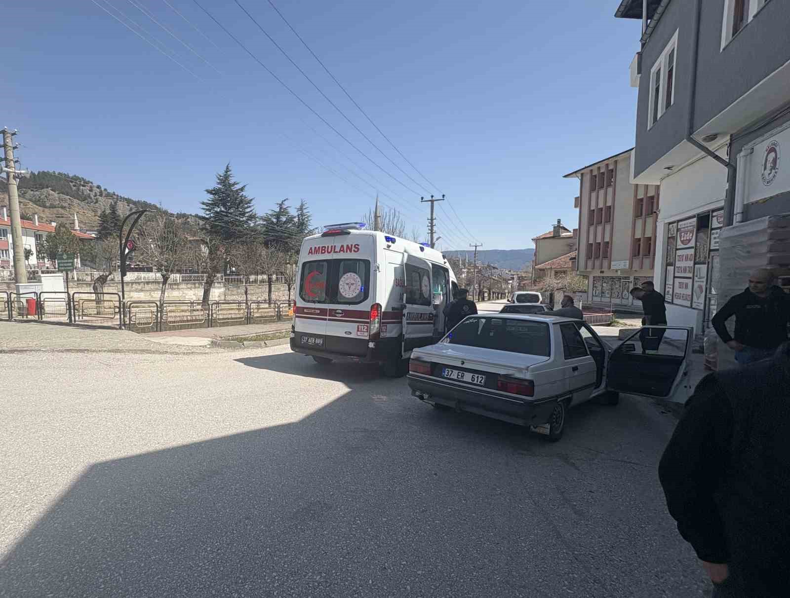 Panelvan araca çarpan motosiklet sürücüsü yaralandı