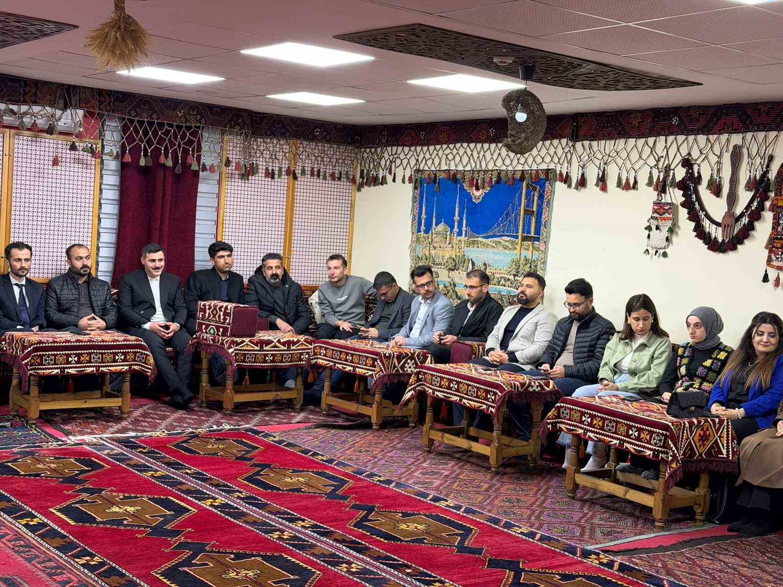 Başkan Halla&ccedil;, hukuk&ccedil;ularla buluştu
