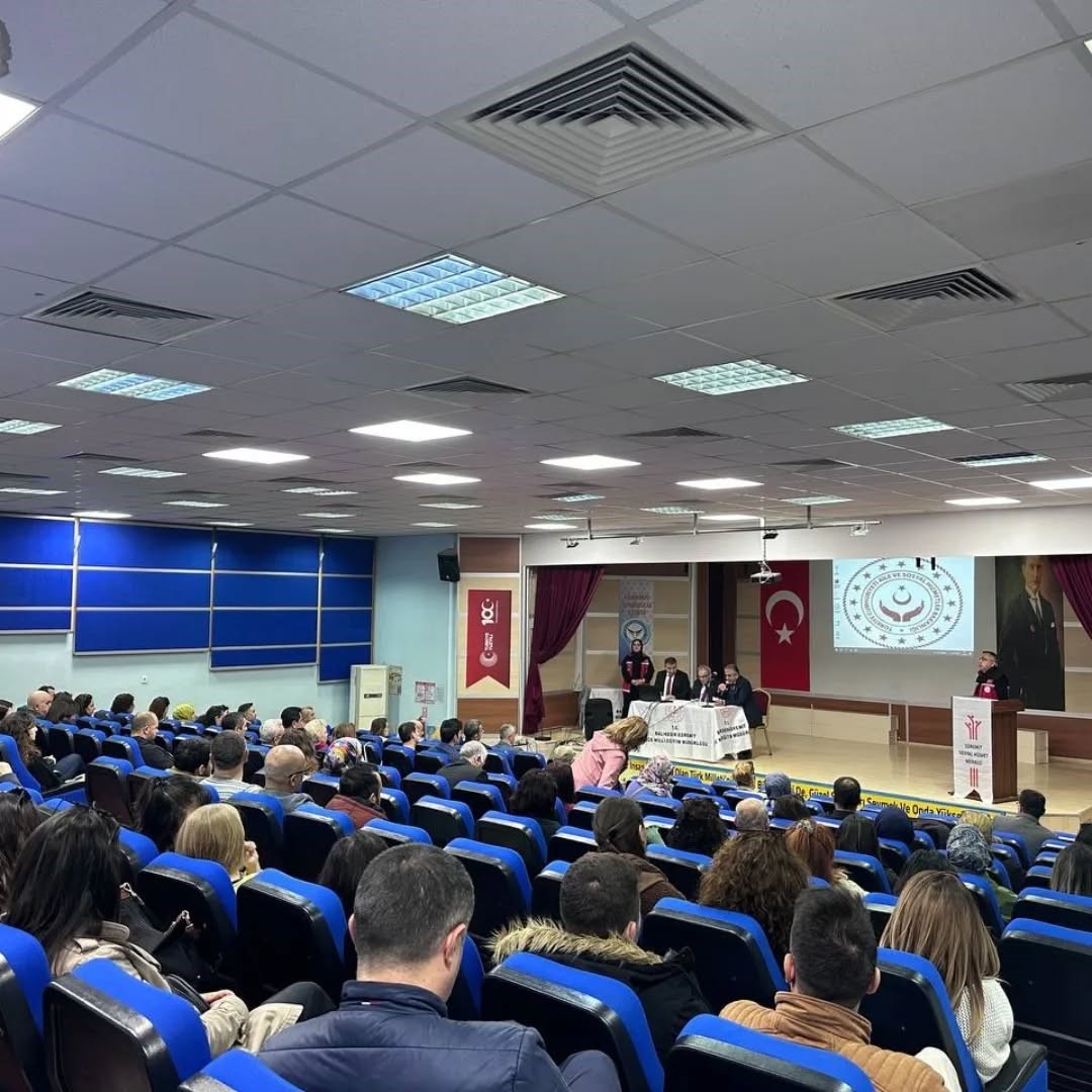 Edremit&rsquo;te kadına y&ouml;nelik şiddetle m&uuml;cadele seferberliği
