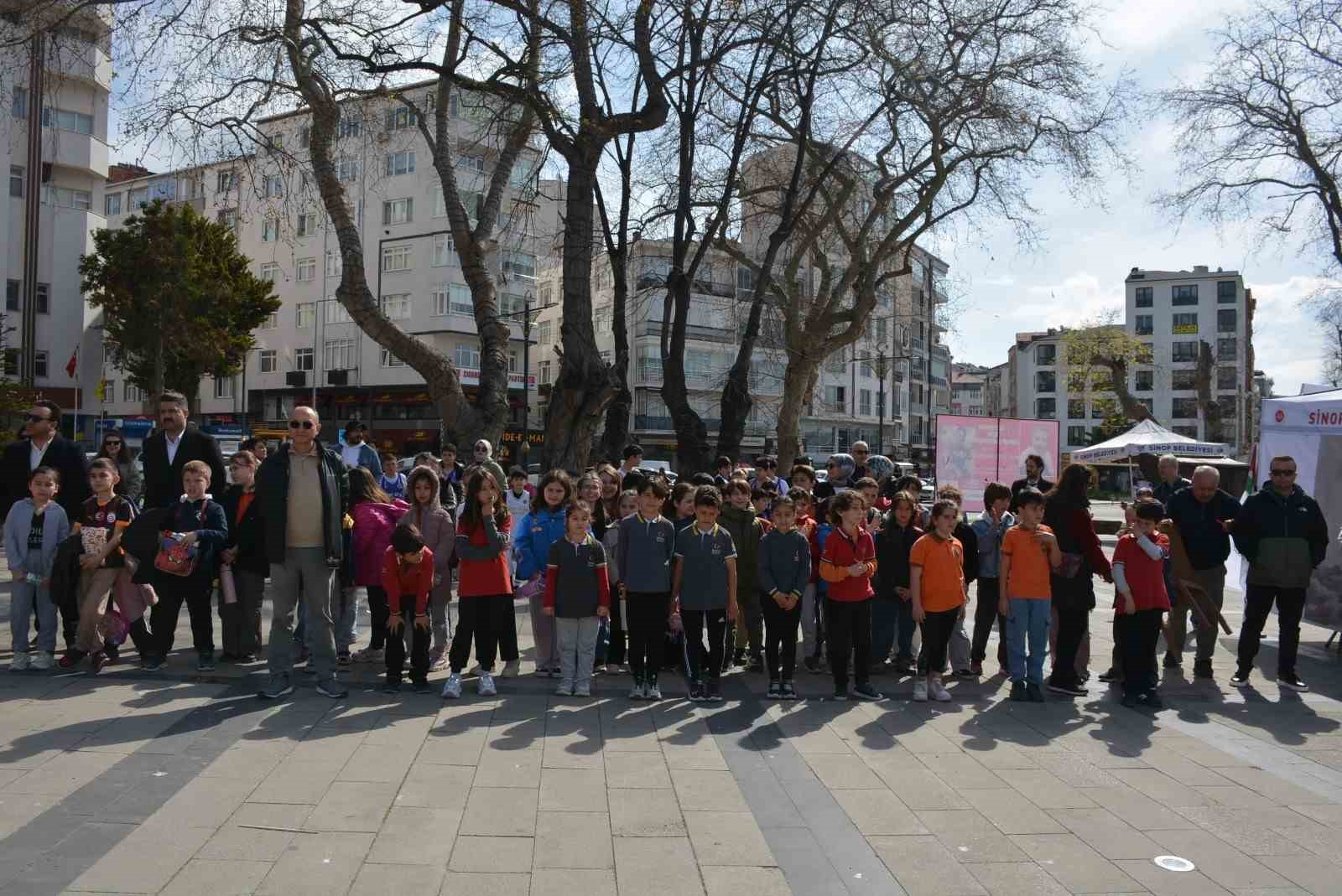 &Ccedil;ocuk şenliği Sinop&rsquo;ta renkli g&ouml;r&uuml;nt&uuml;lere sahne oldu
