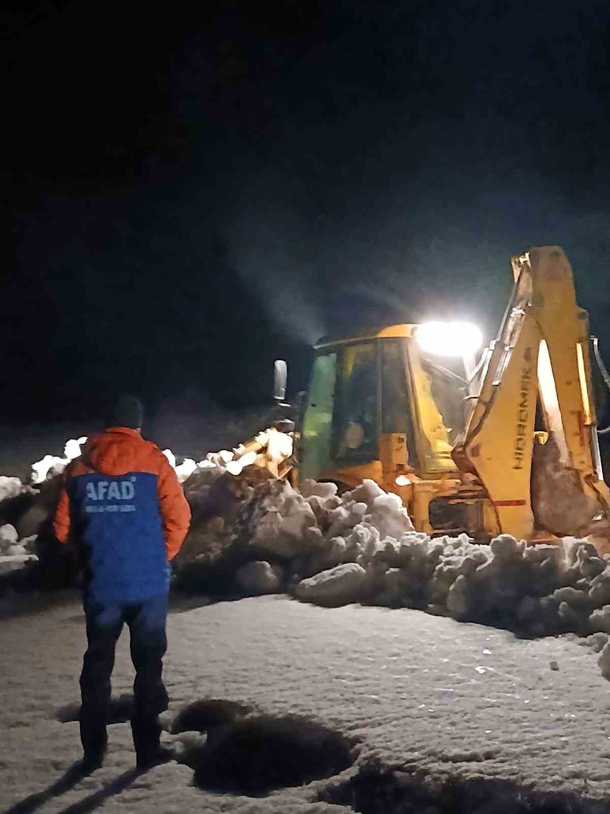 Isparta’da karla kaplı yaylada mahsur kalan 2 kişi kurtarıldı