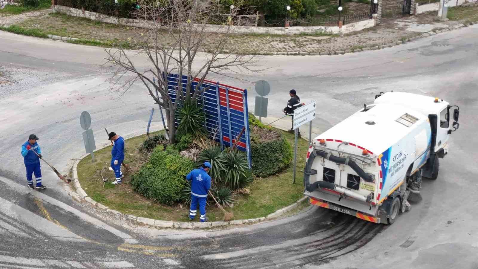 Aydın Büyükşehir Belediyesi Kuşadası’nda çalışmalarını sürdürüyor