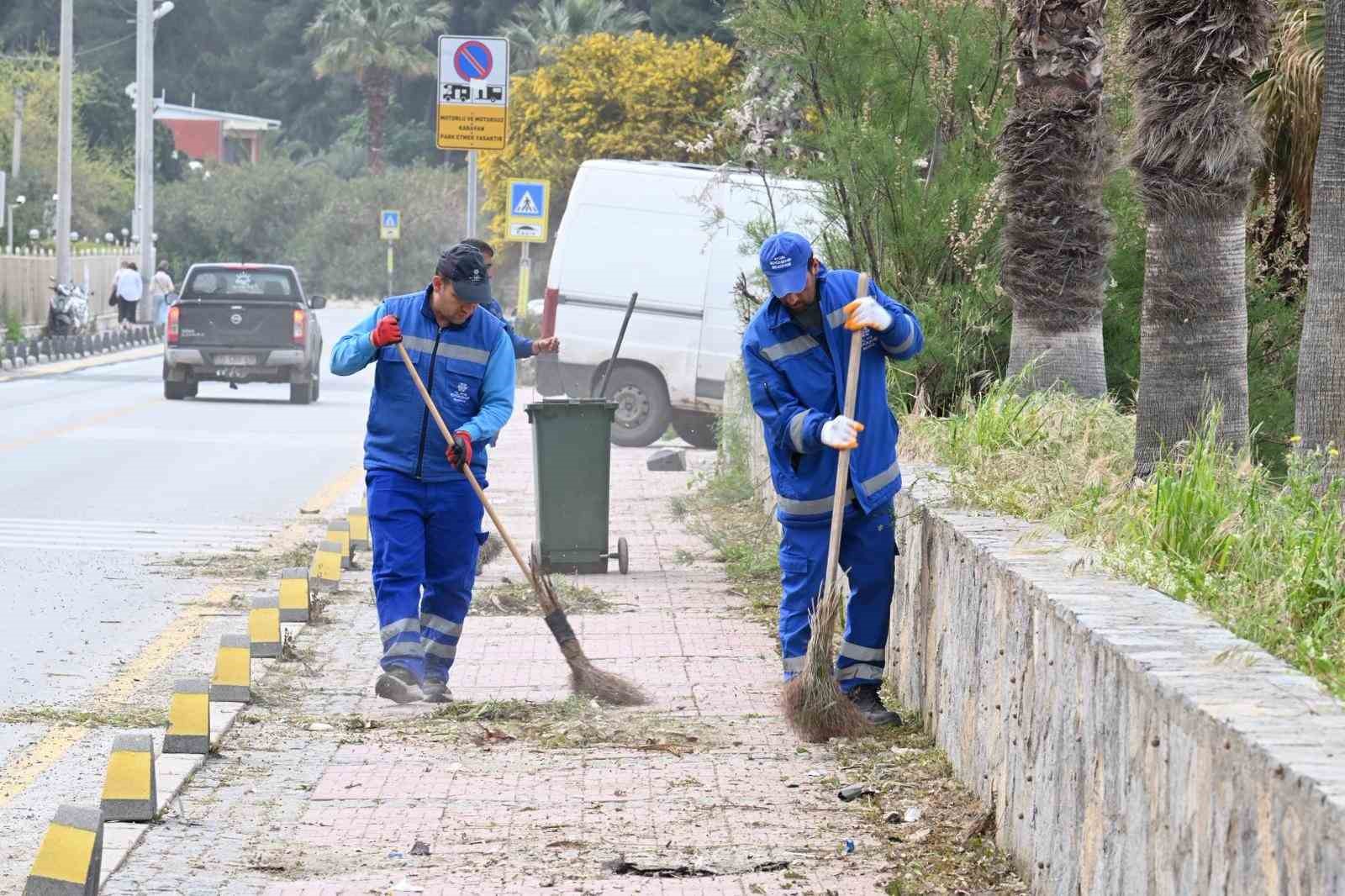 Aydın Büyükşehir Belediyesi Kuşadası’nda çalışmalarını sürdürüyor