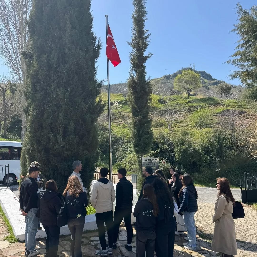 Köşklü öğrenciler şehitleri unutmadı