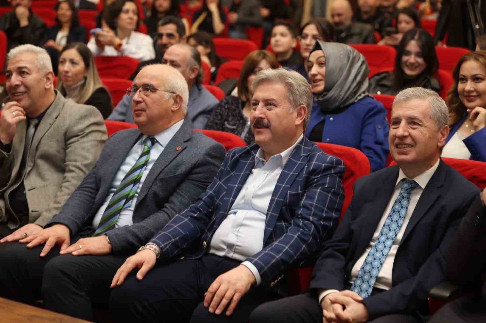 ’Sen Yaparsın Melikgazi’de başarılı olan küçük müzisyenler ödüllerini aldı