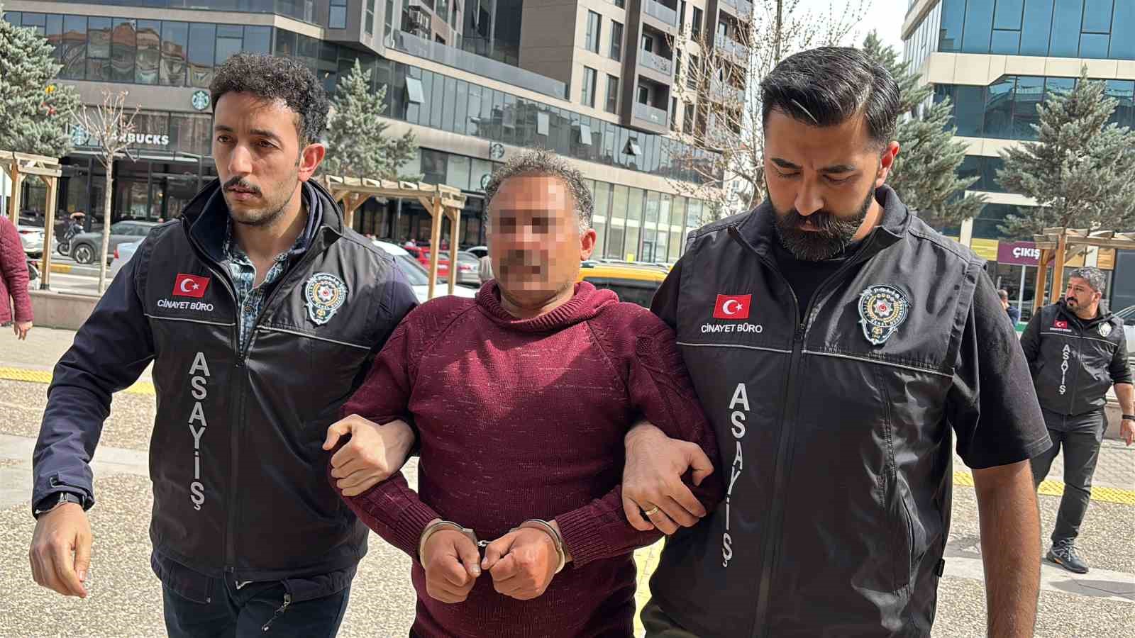 Eski kayınpederi olan öz amcasının evine kurşun yağdırdı: 1 ölü