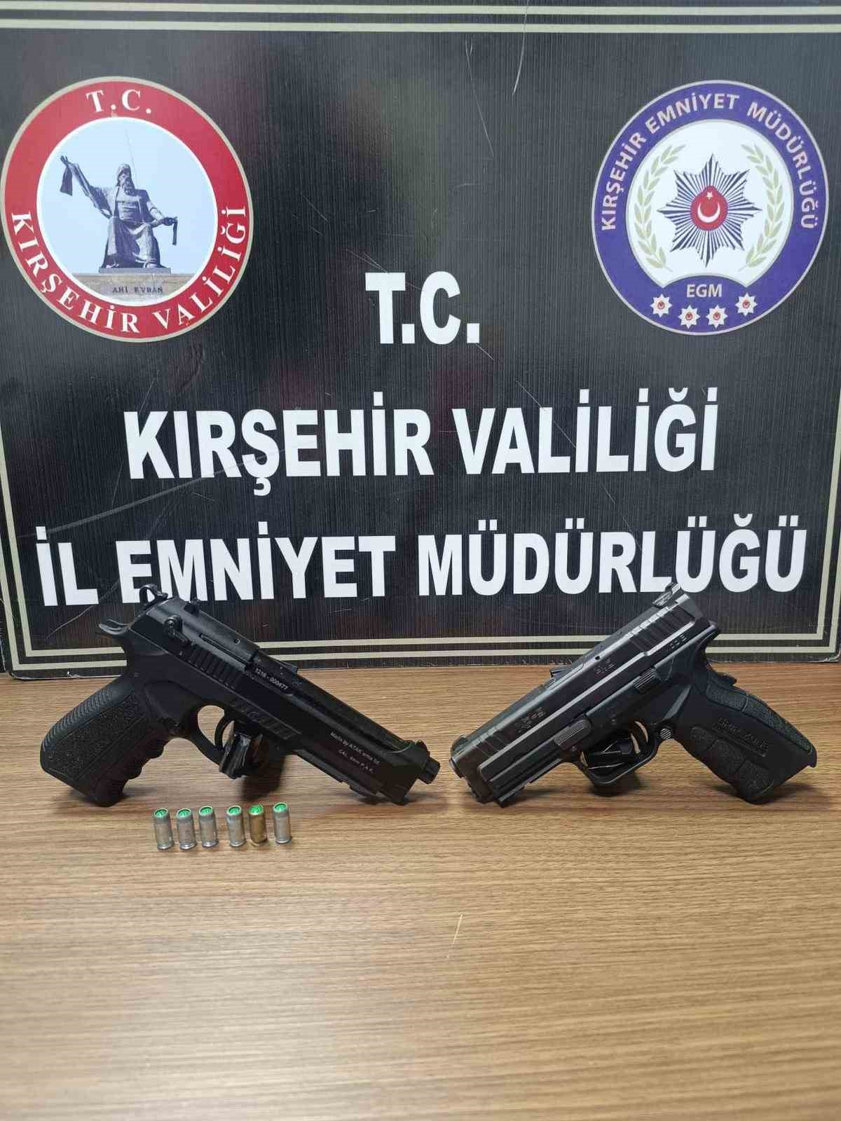 Kırşehir’de polis ruhsatsız silah ele geçirdi