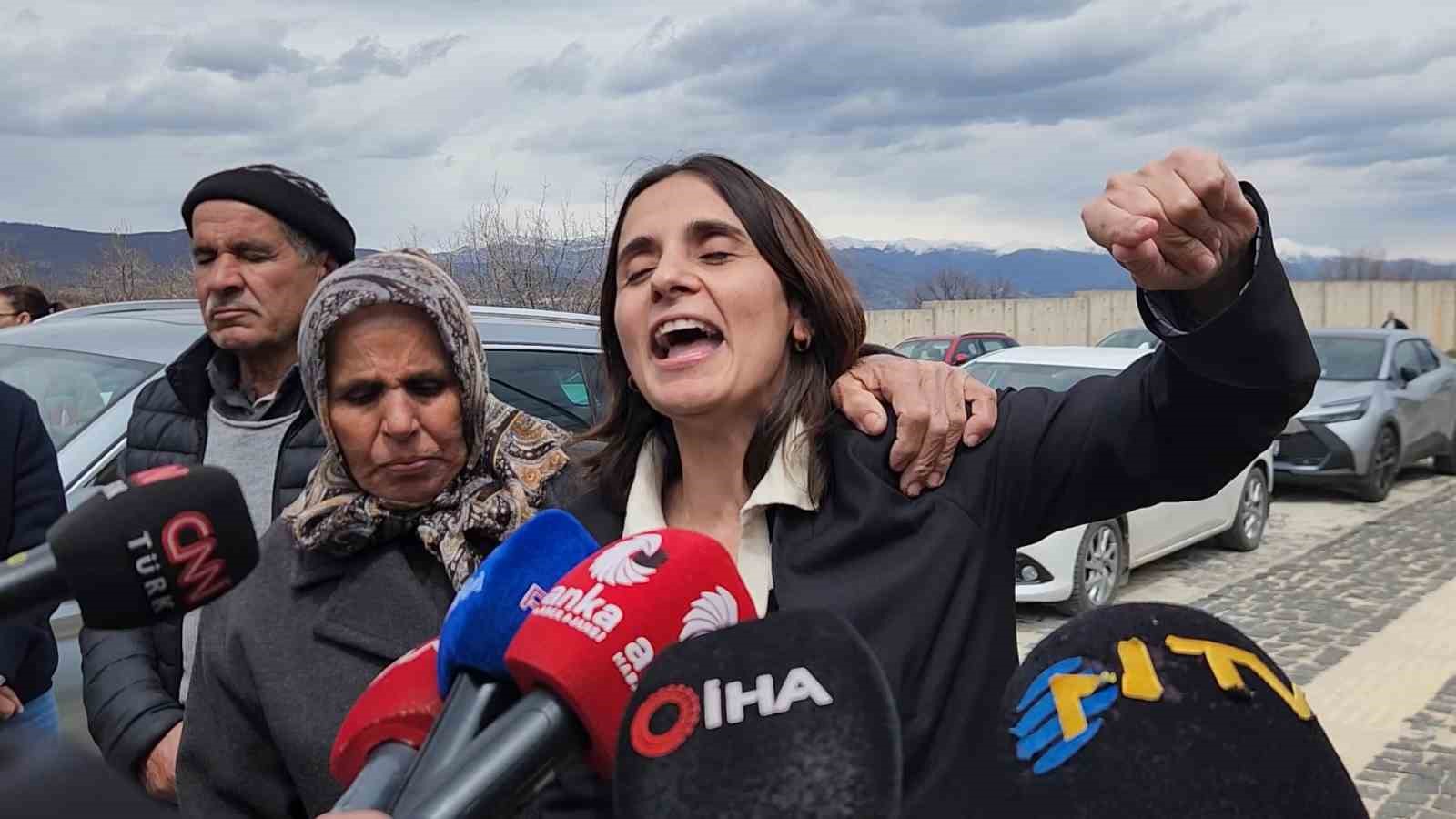 Gülistan Doku’nun ailesinden adliye önünde açıklama: "6 yıldır biz biliyoruz. Ne gündüzümüz gündüz, ne gecemiz gece"