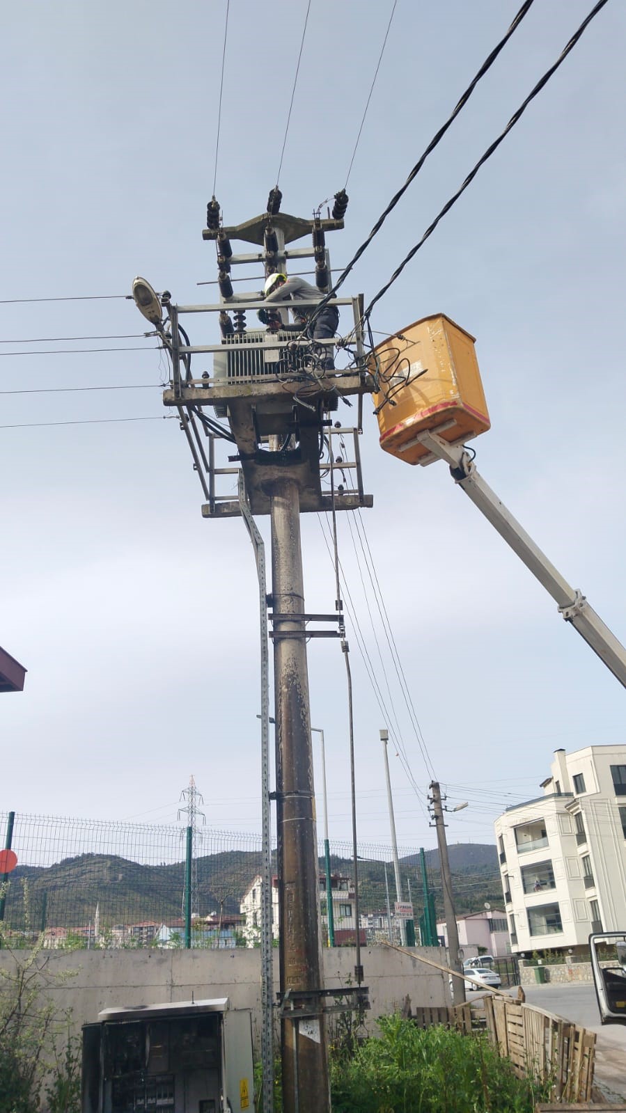 K&ouml;rfez&rsquo;de trafo yangını paniğe neden oldu
