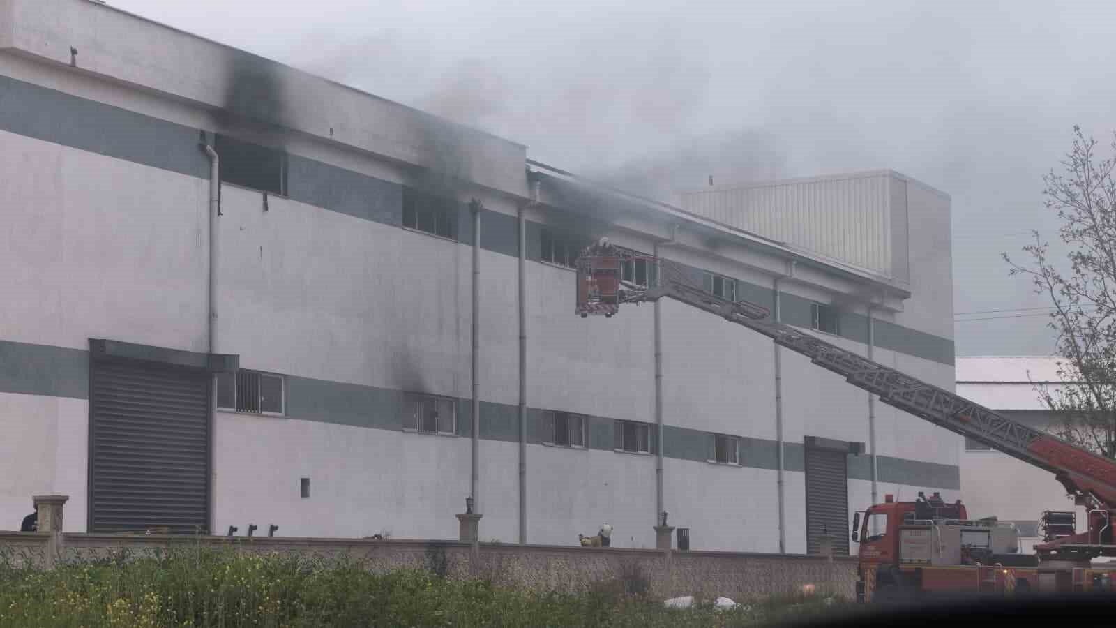 Bursa’da mobilya fabrikasında korkutan yangın