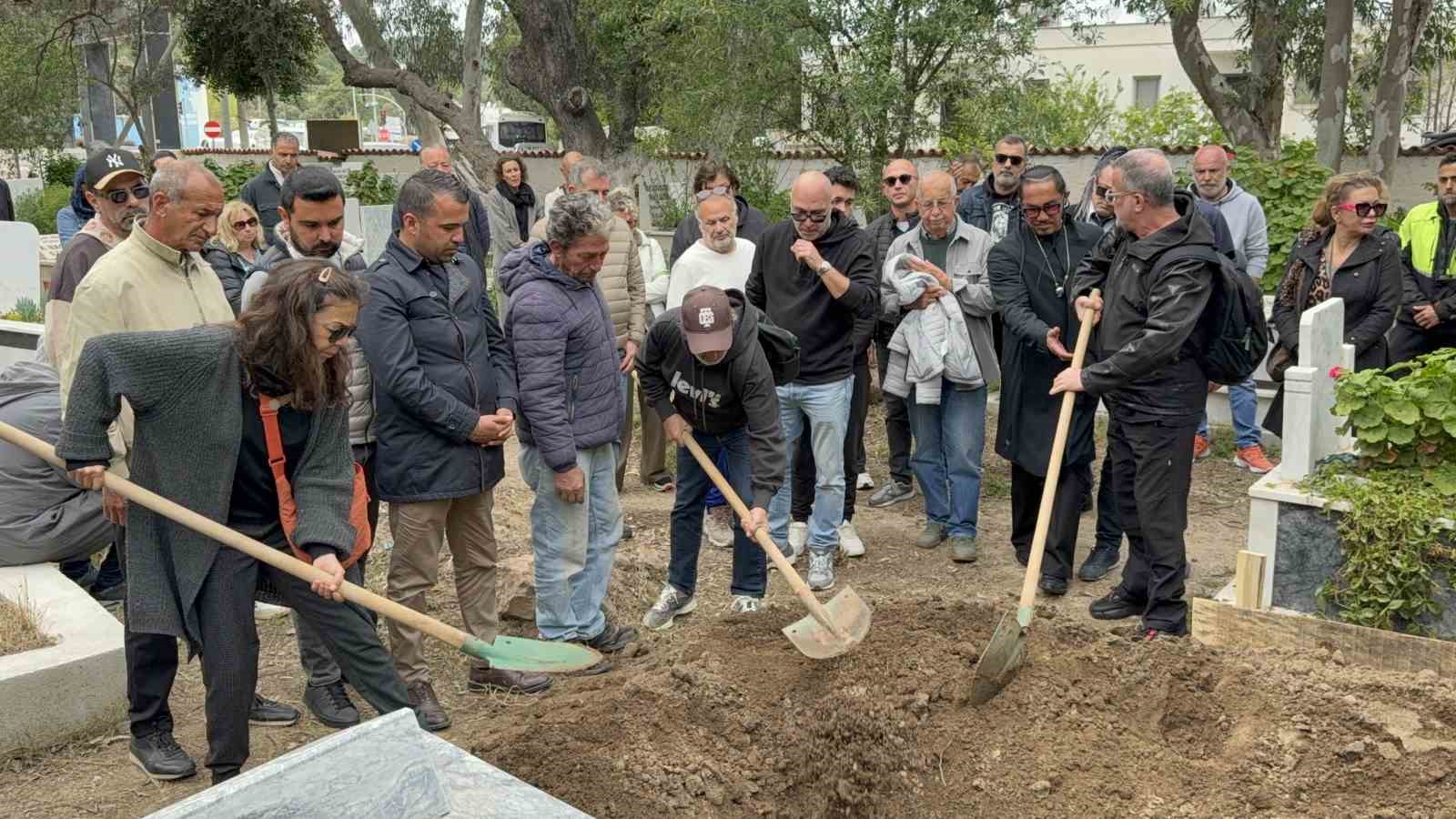 M&uuml;zisyen Kemal Cem &Ouml;cal, Bodrum&rsquo;da son yolculuğuna uğurlandı
